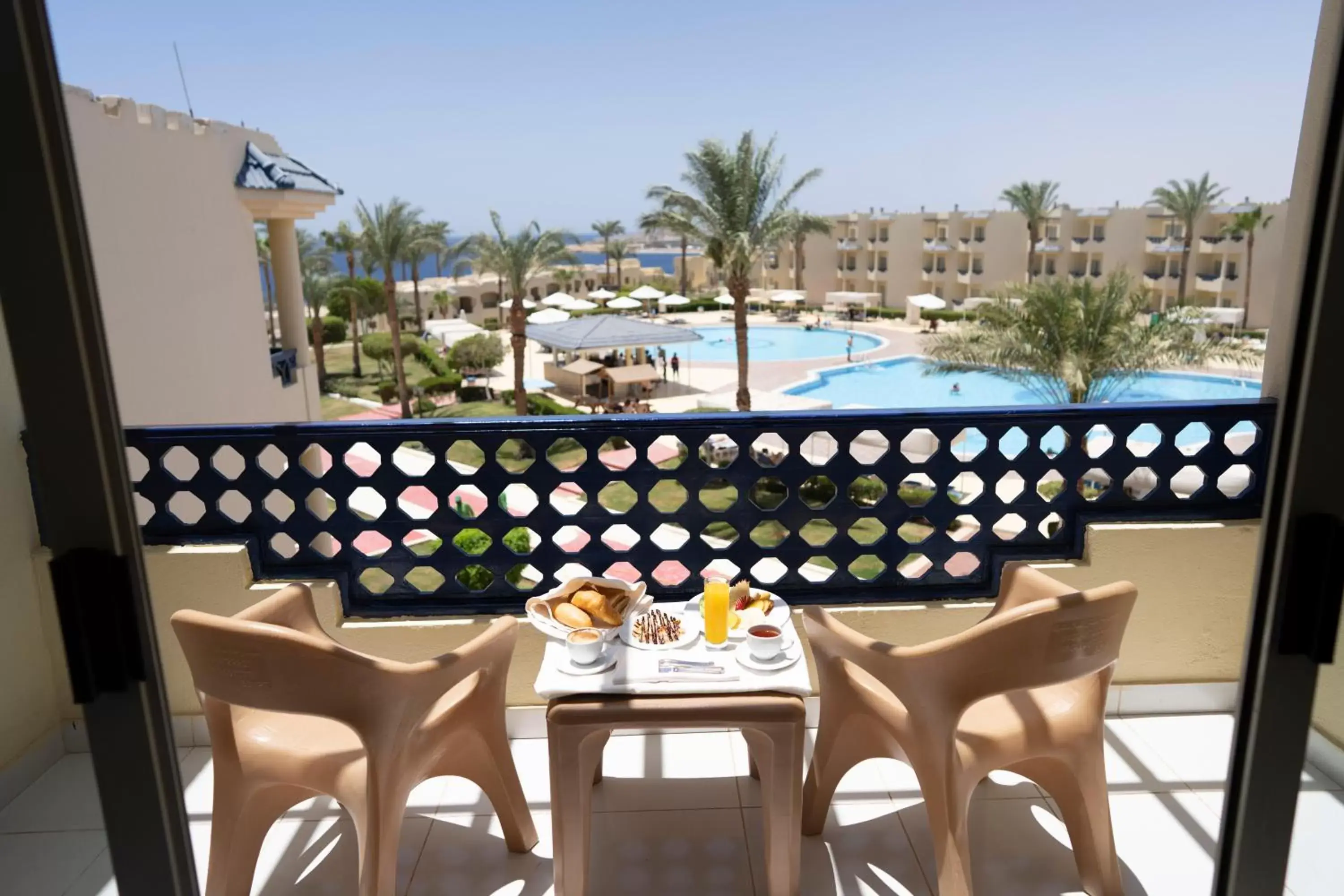 Photo of the whole room, Balcony/Terrace in Grand Oasis Resort