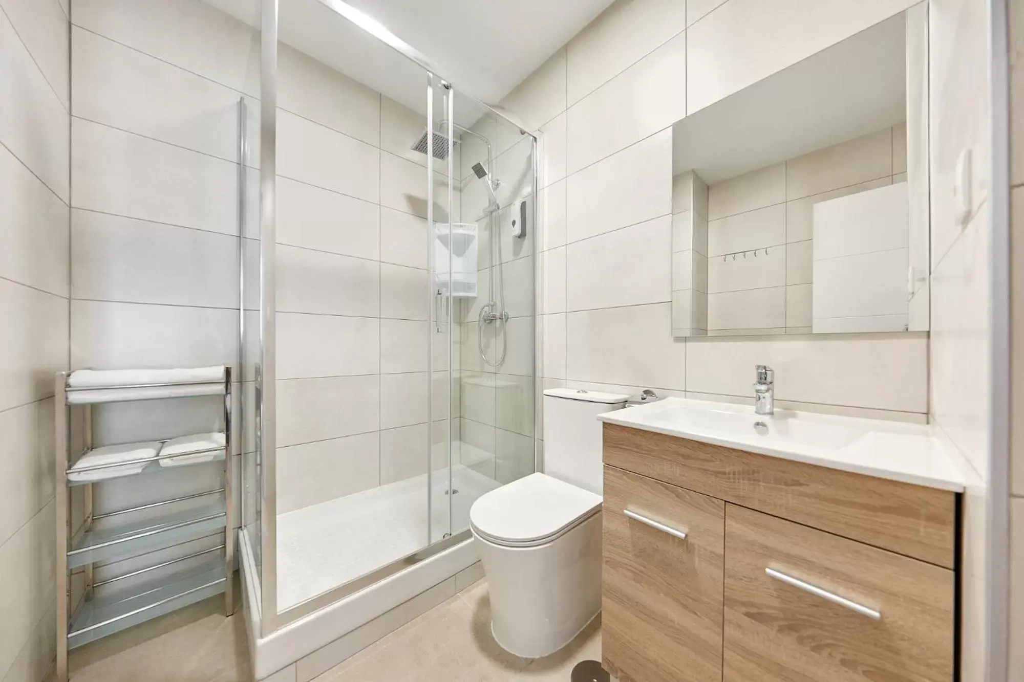 Shower, Bathroom in Sonrisa Deluxe Apartments, Levante