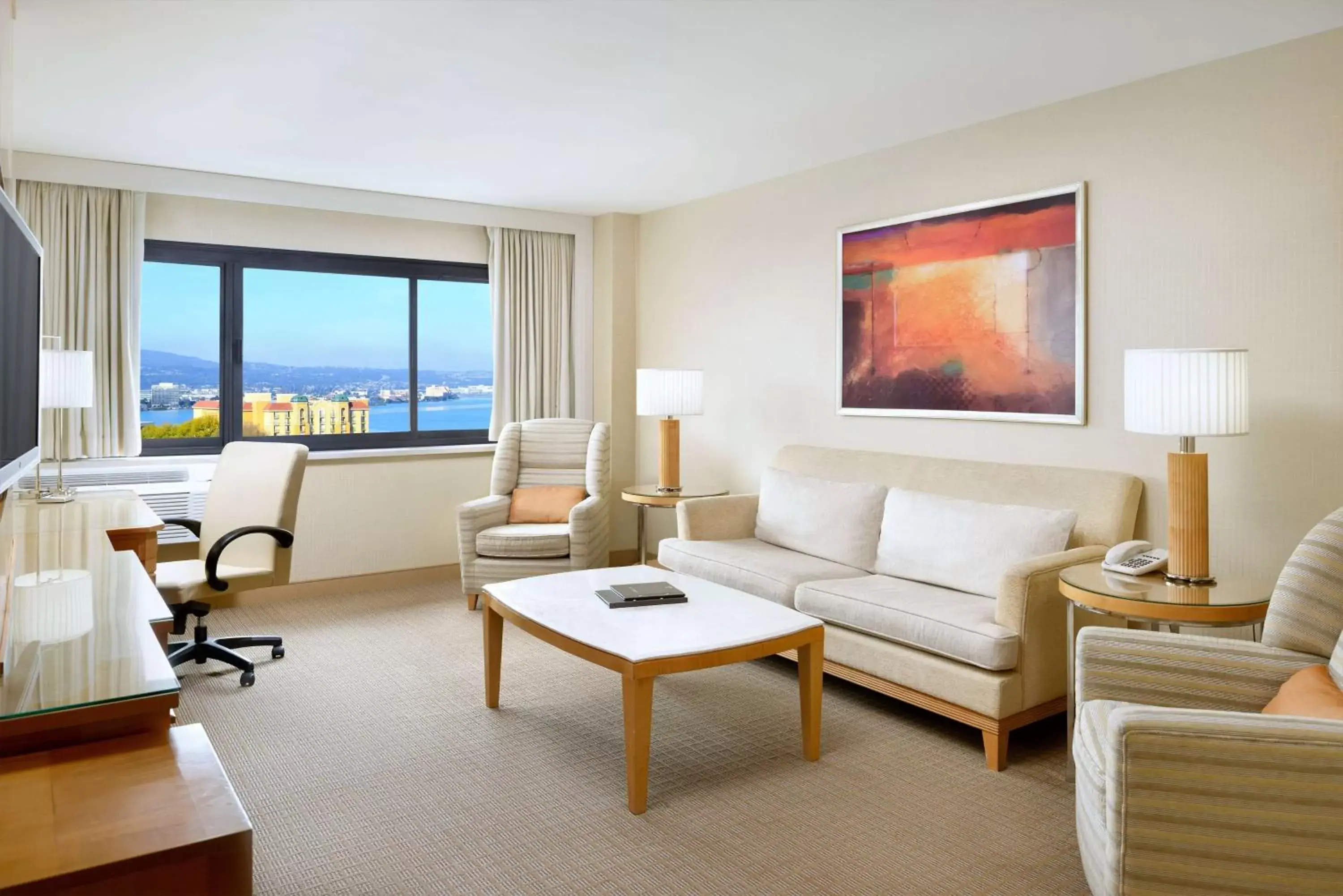 Bedroom, Seating Area in Hilton San Francisco Airport Bayfront - No Resort Fee