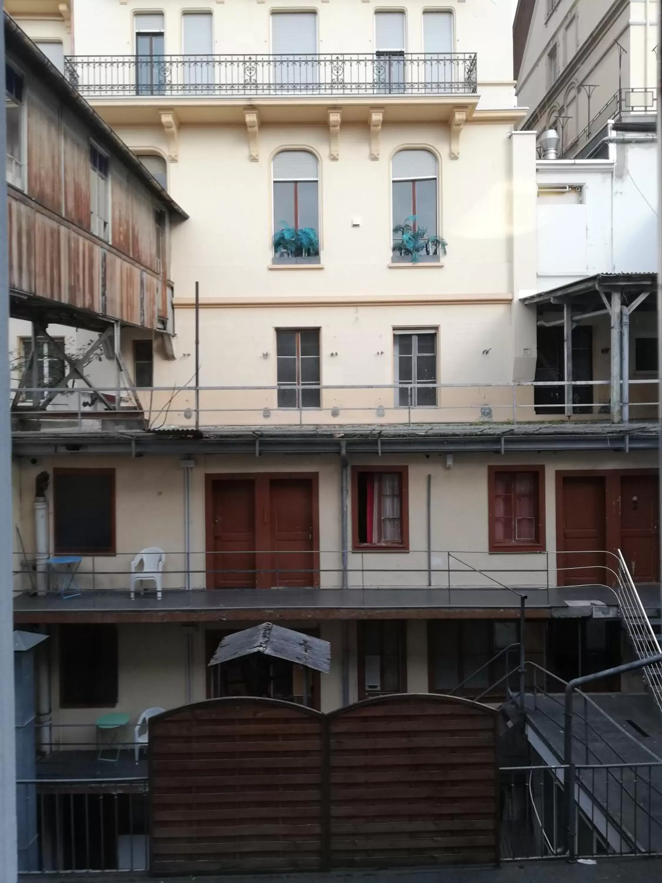 Inner courtyard view, Property Building in Hotel Parc & Lac