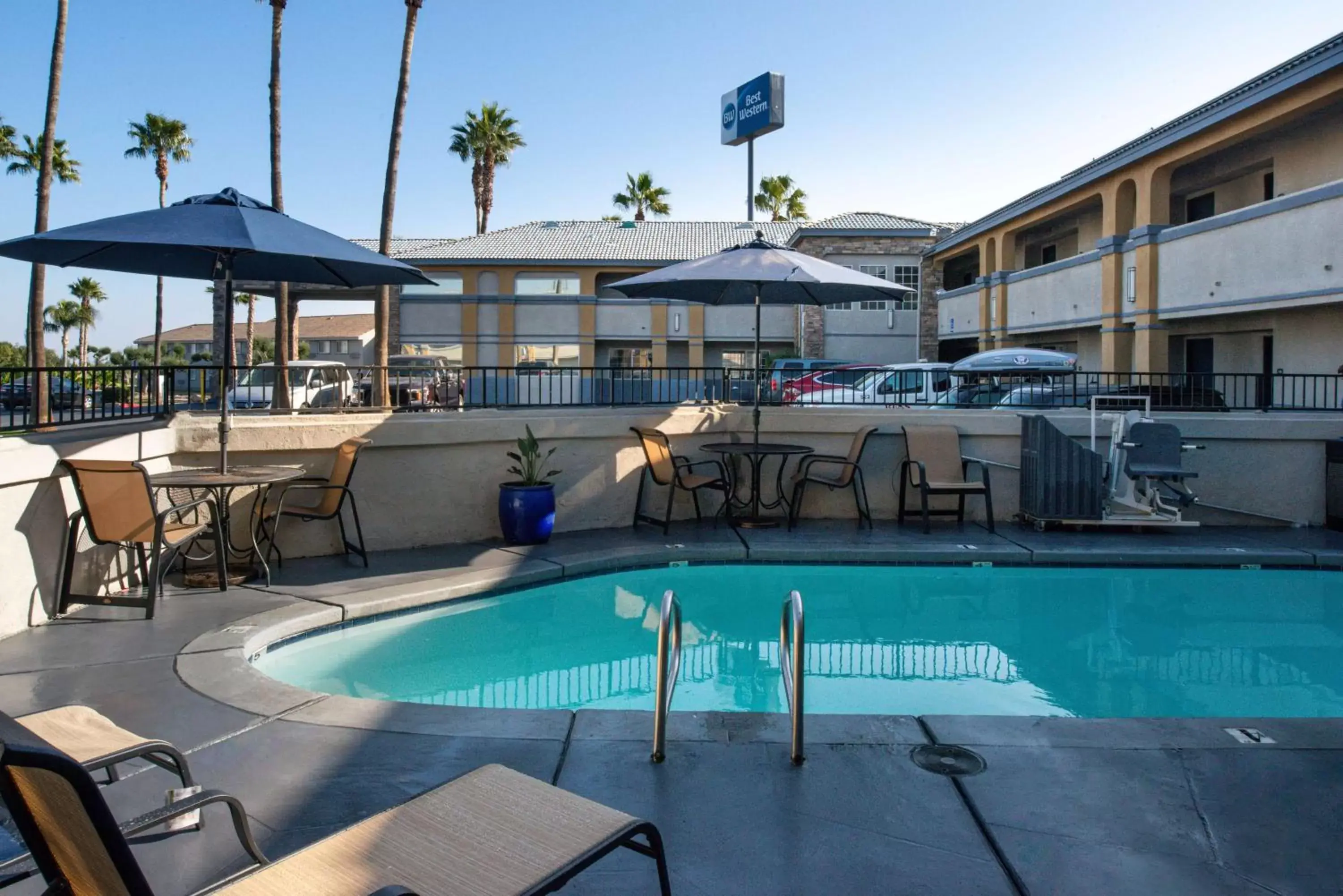 Activities, Swimming Pool in Best Western Kettleman City Inn & Suites