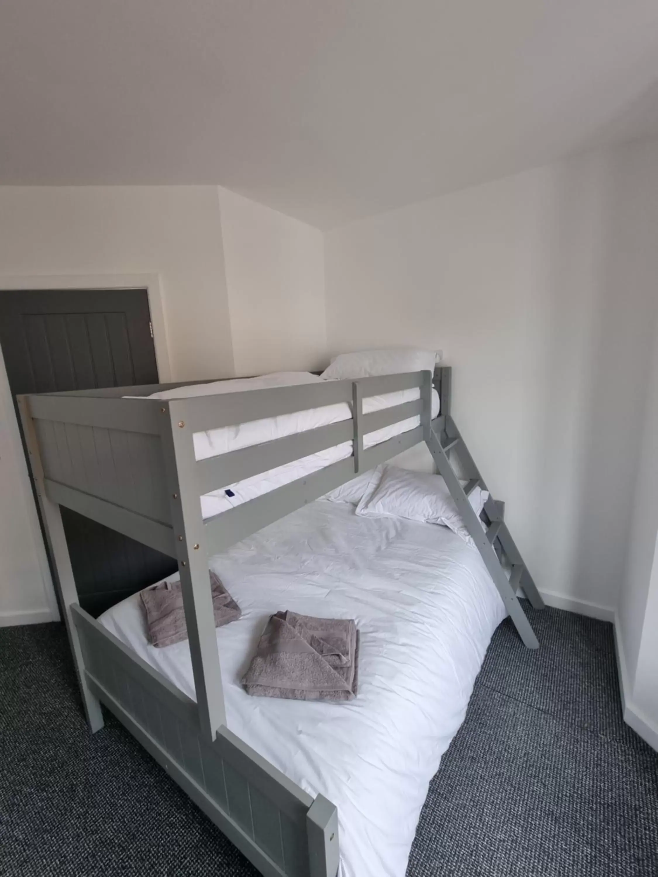 Bunk Bed in Langley House Hotel