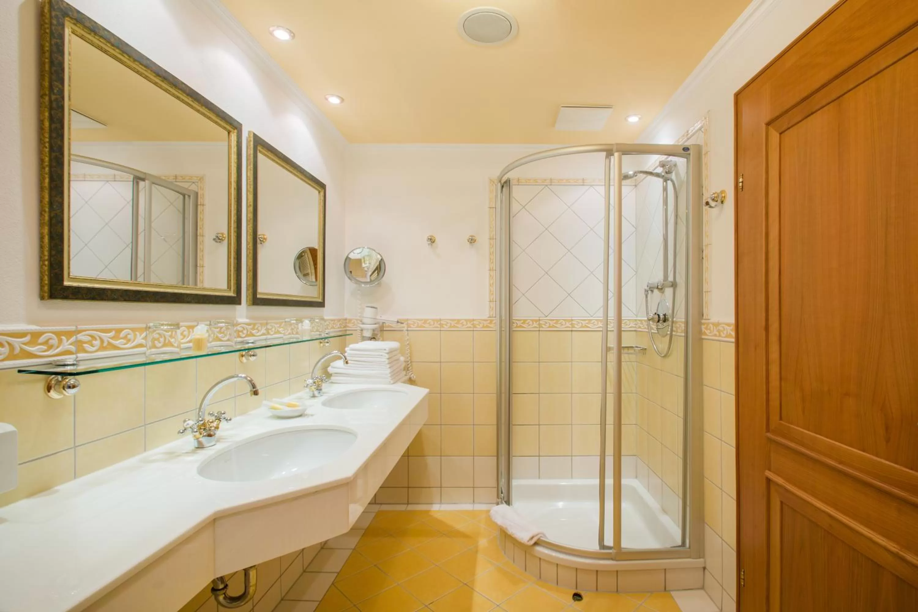 Bathroom in Hotel AlpenSchlössl