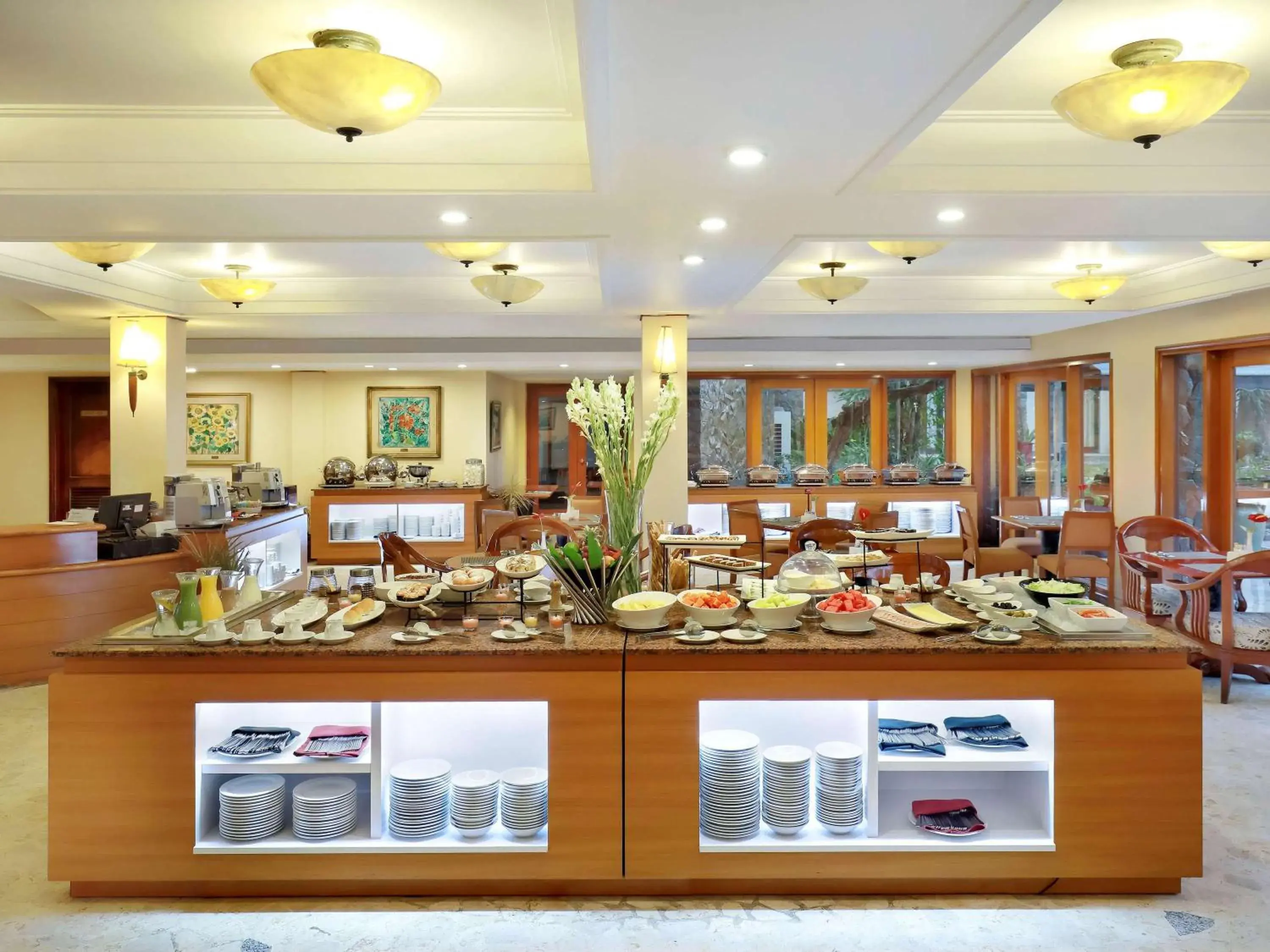 Restaurant/Places to Eat in Novotel Surabaya Hotel