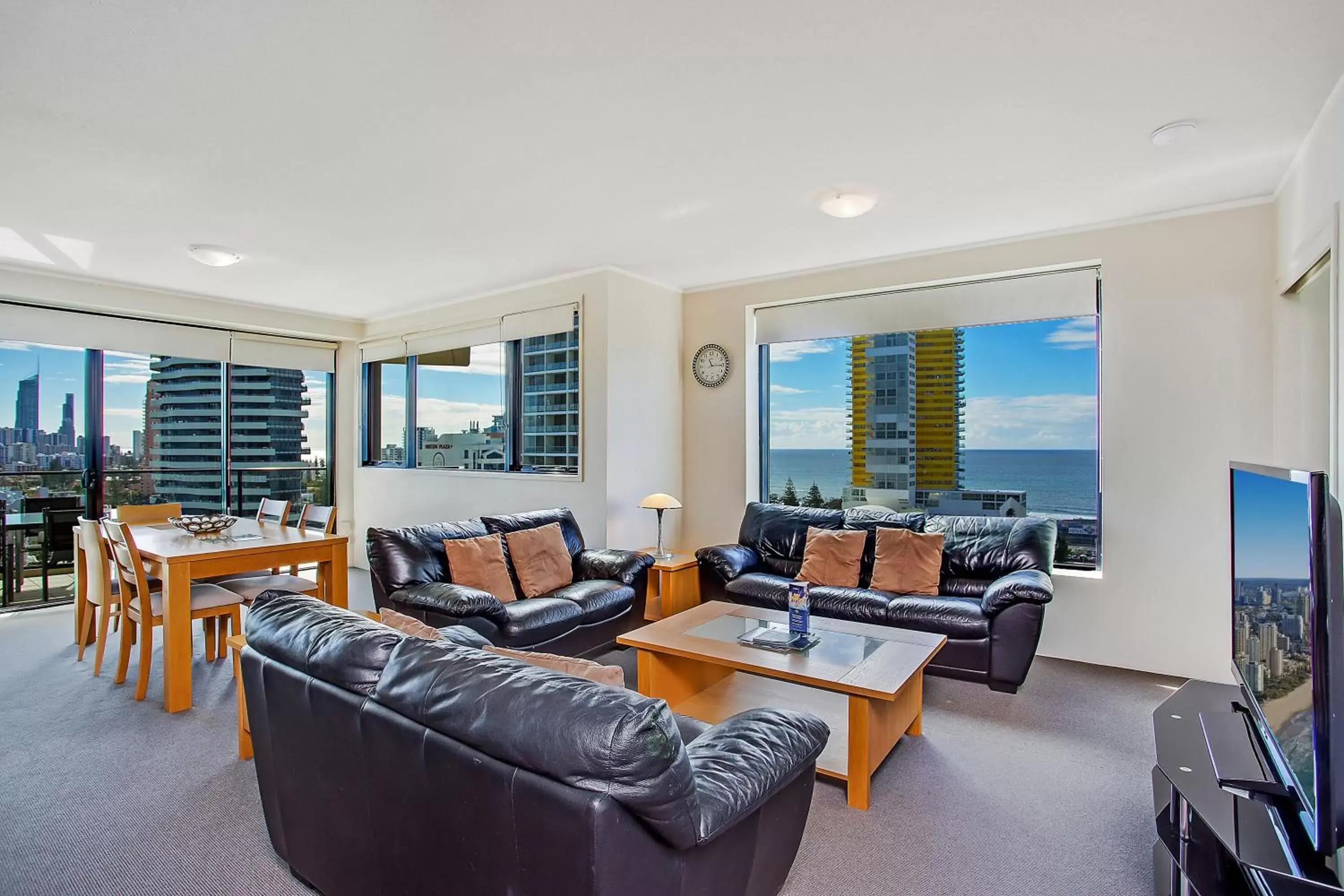 Living room in Mantra Broadbeach on the Park Living room in Mantra Broadbeach on the Park