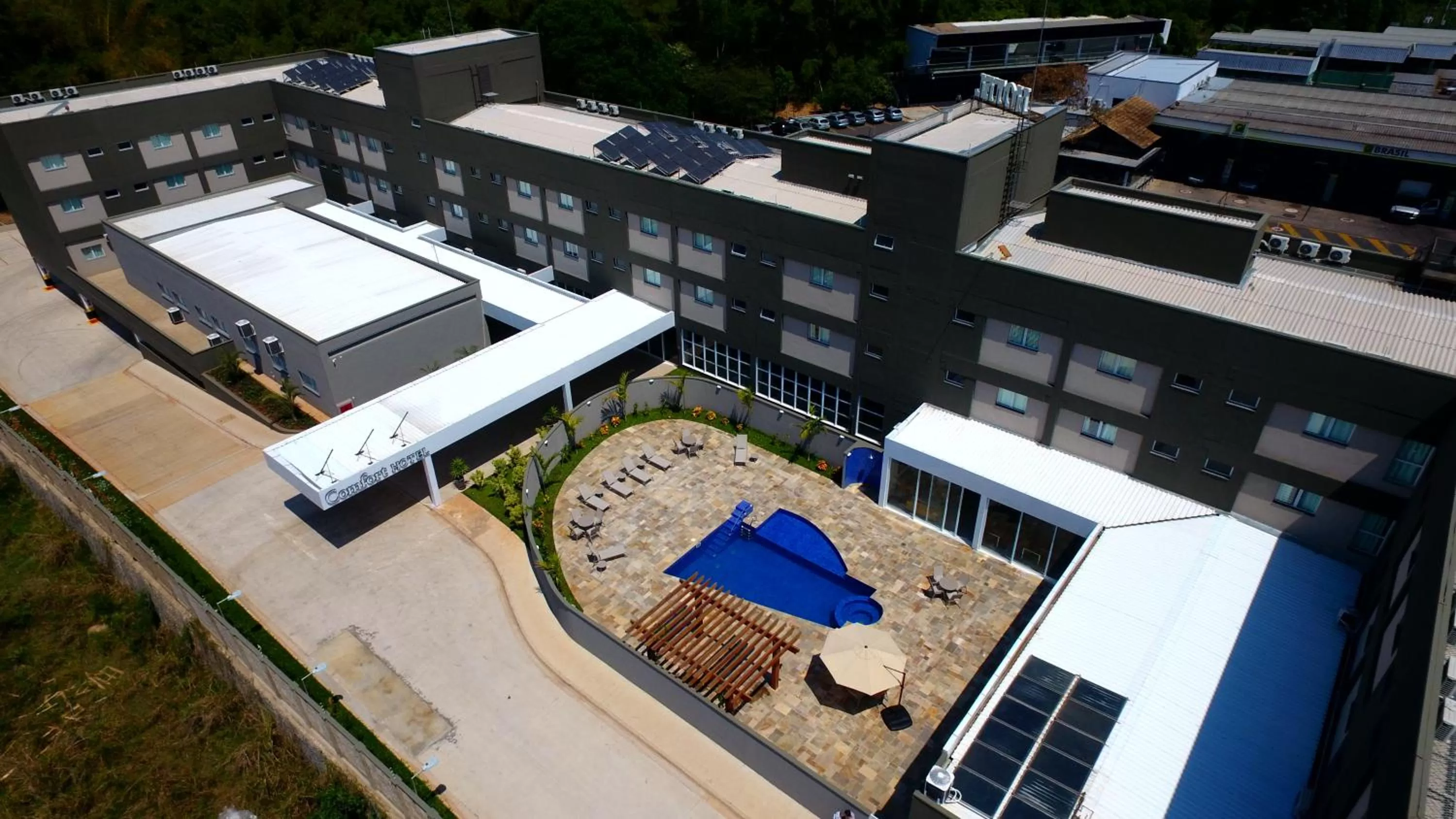 Swimming pool in Comfort Mogi Guaçu