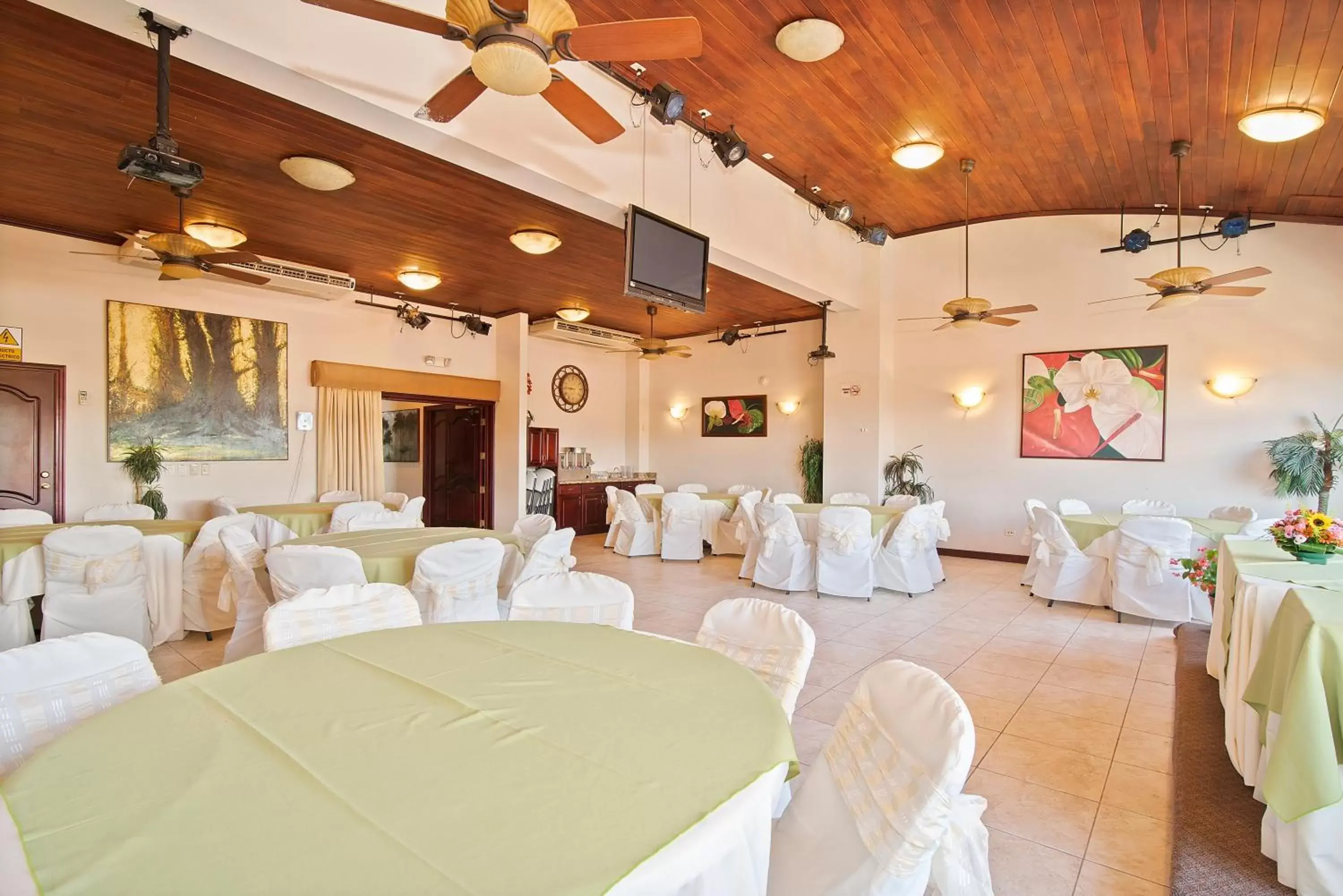 Lounge or bar, Banquet Facilities in Hotel Casa Roland San Jose