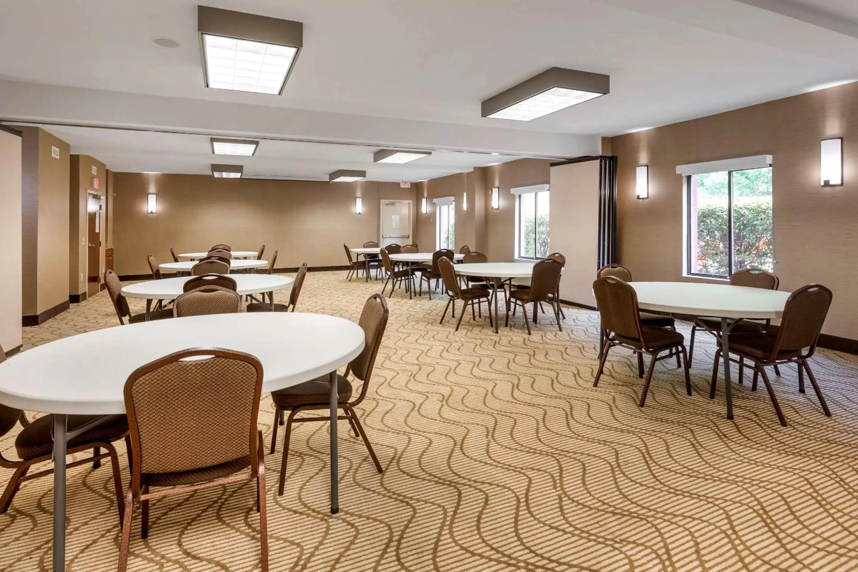 On site, Restaurant/Places to Eat in Comfort Inn & Suites