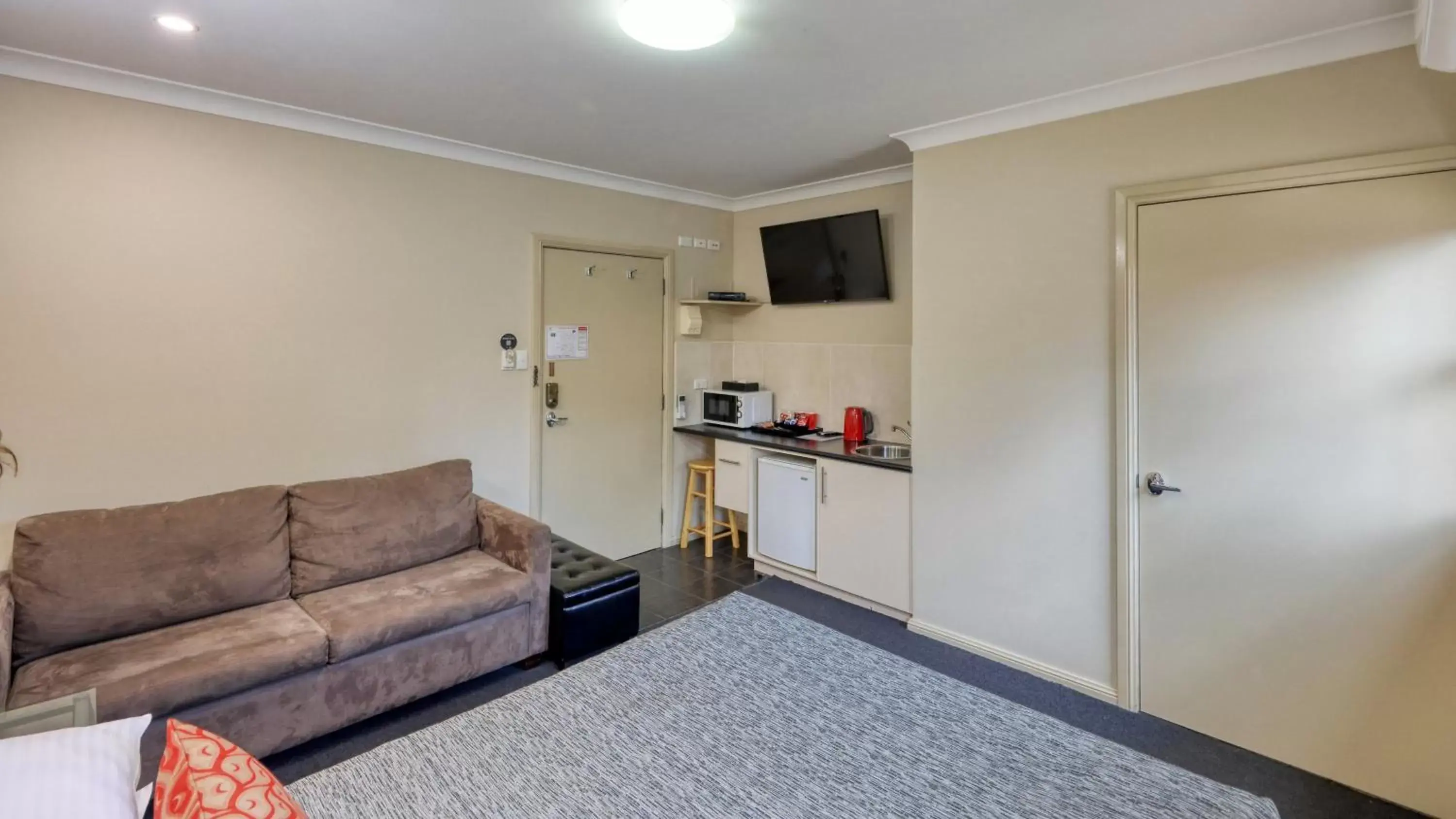 Kitchen/Kitchenette in Prince Of Wales Hotel Gulgong