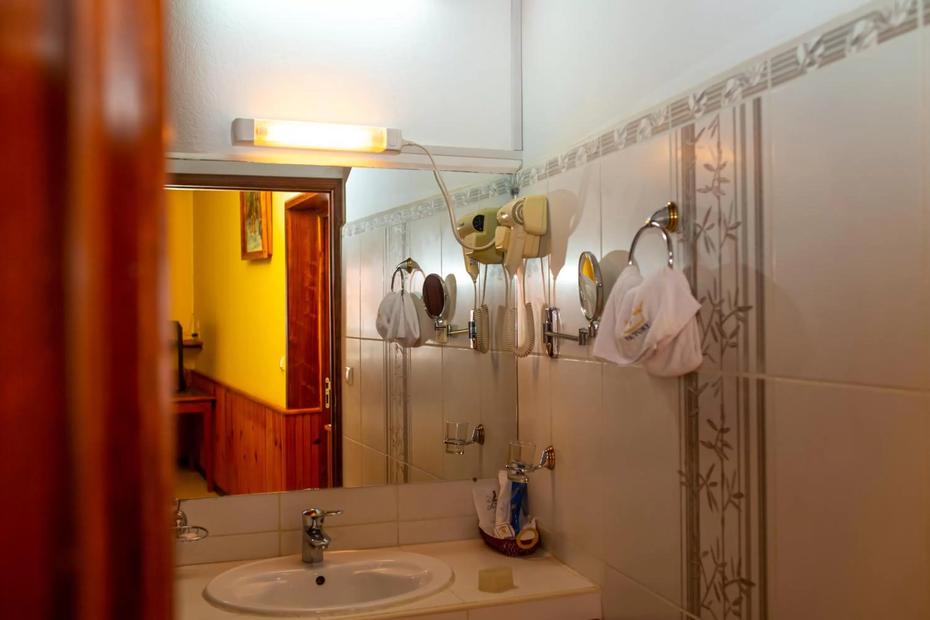 Shower in Amazone Hotel Tulear