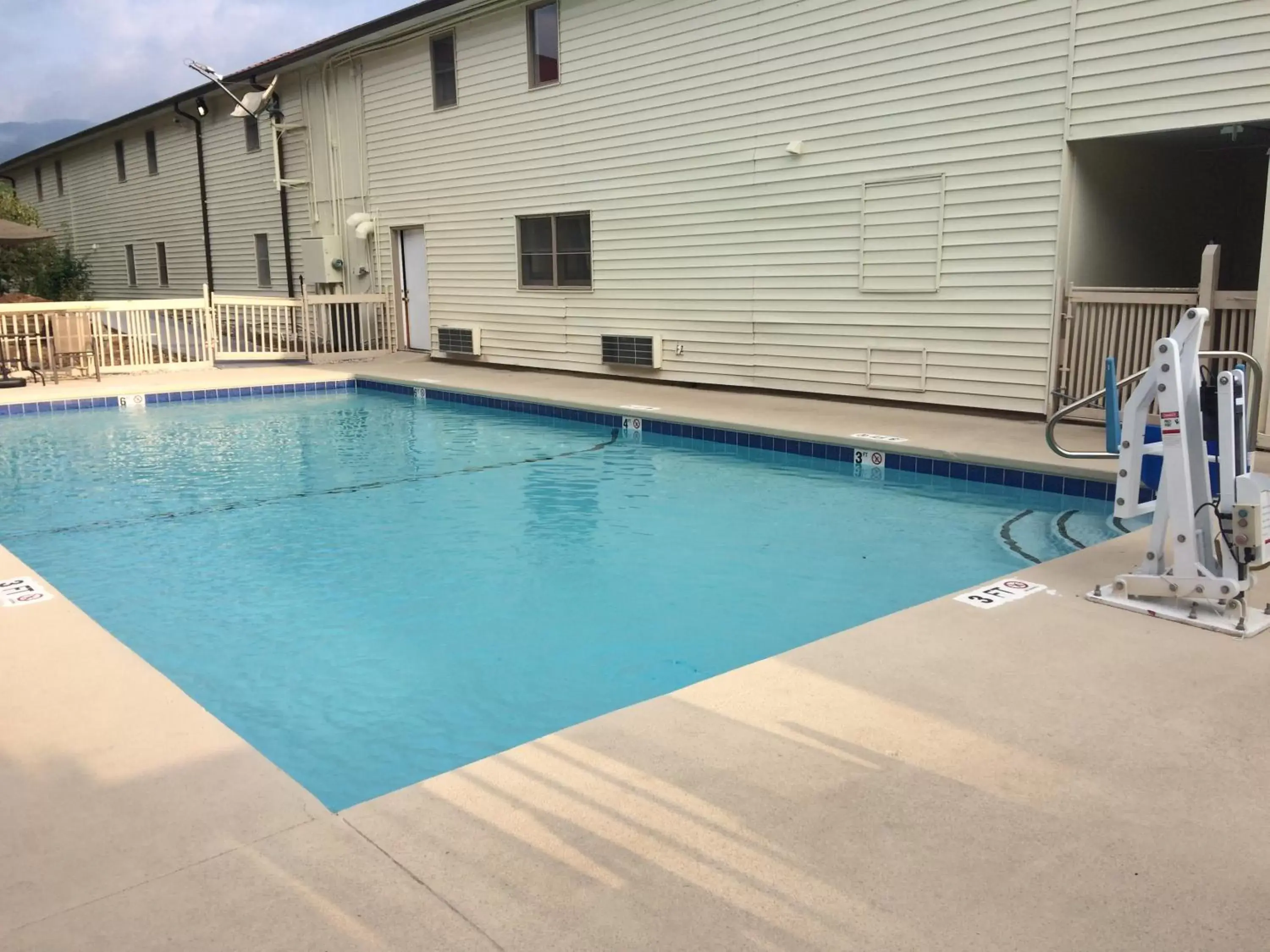 Swimming Pool in Best Western Mountainbrook Inn Maggie Valley