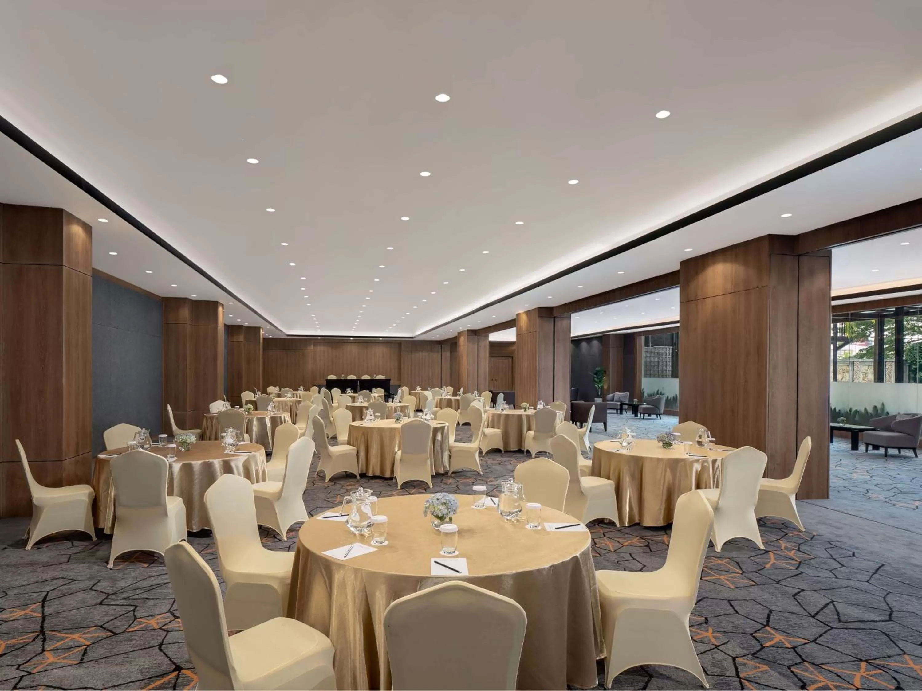 Business facilities in AIHO Hotel Medan