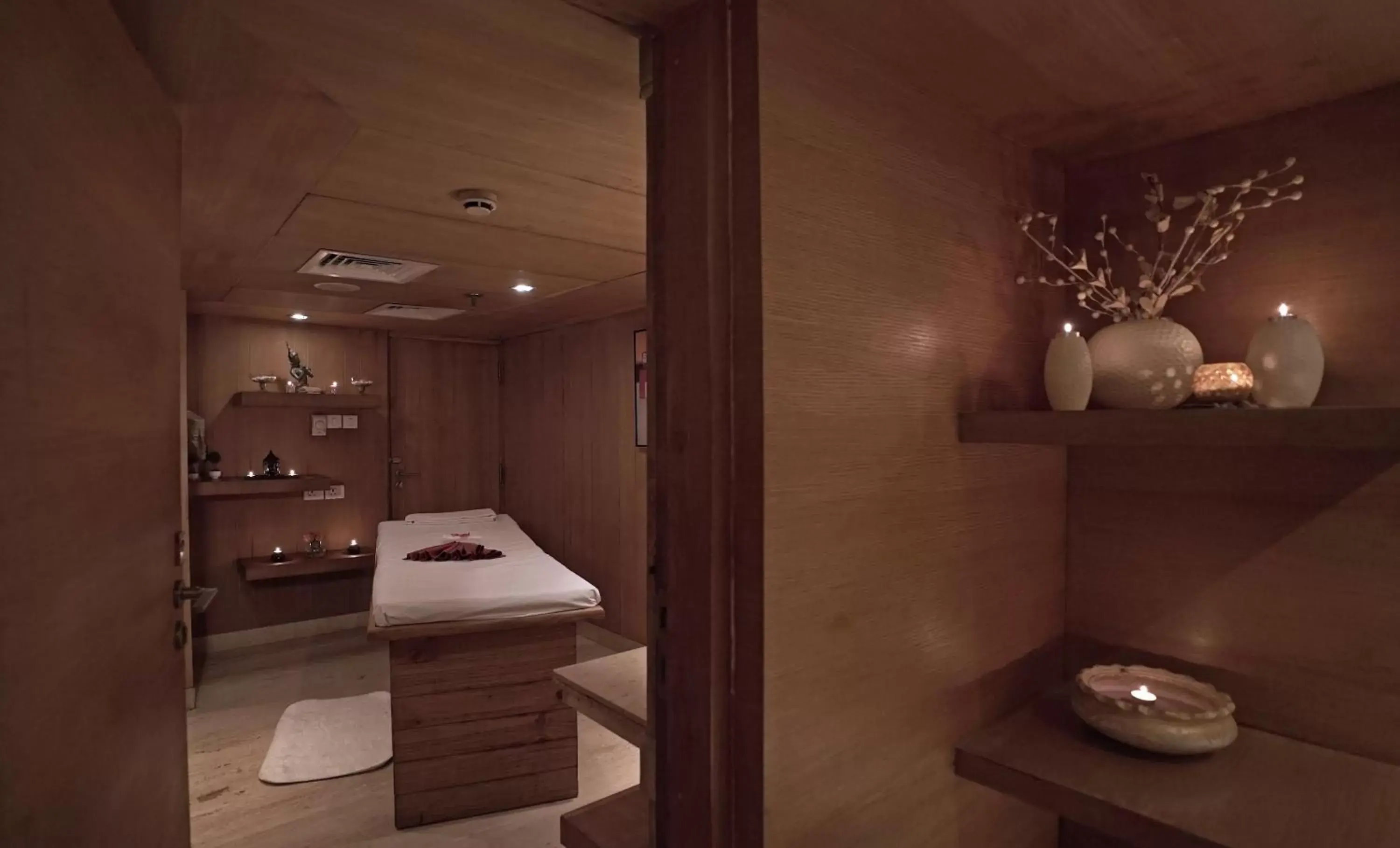Massage, Bathroom in Jaypee Siddharth Hotel