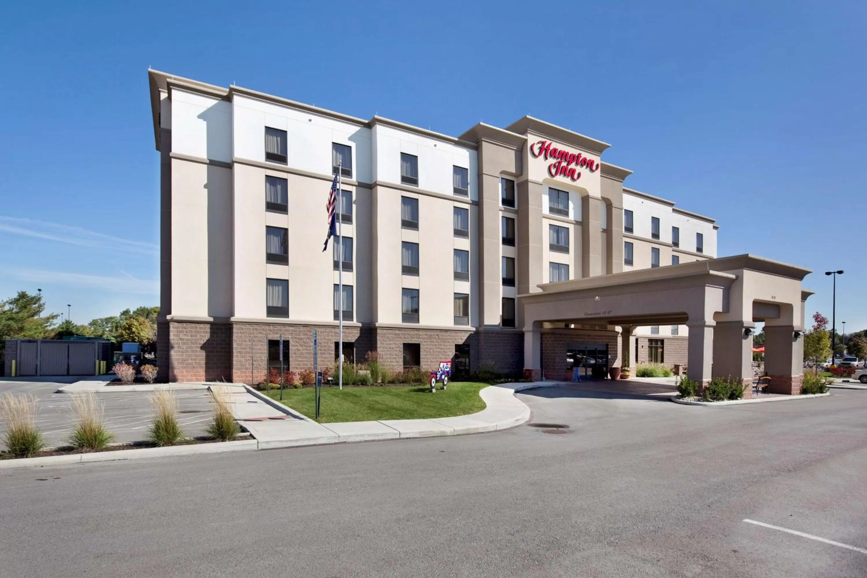 Property building in Hampton Inn Butler