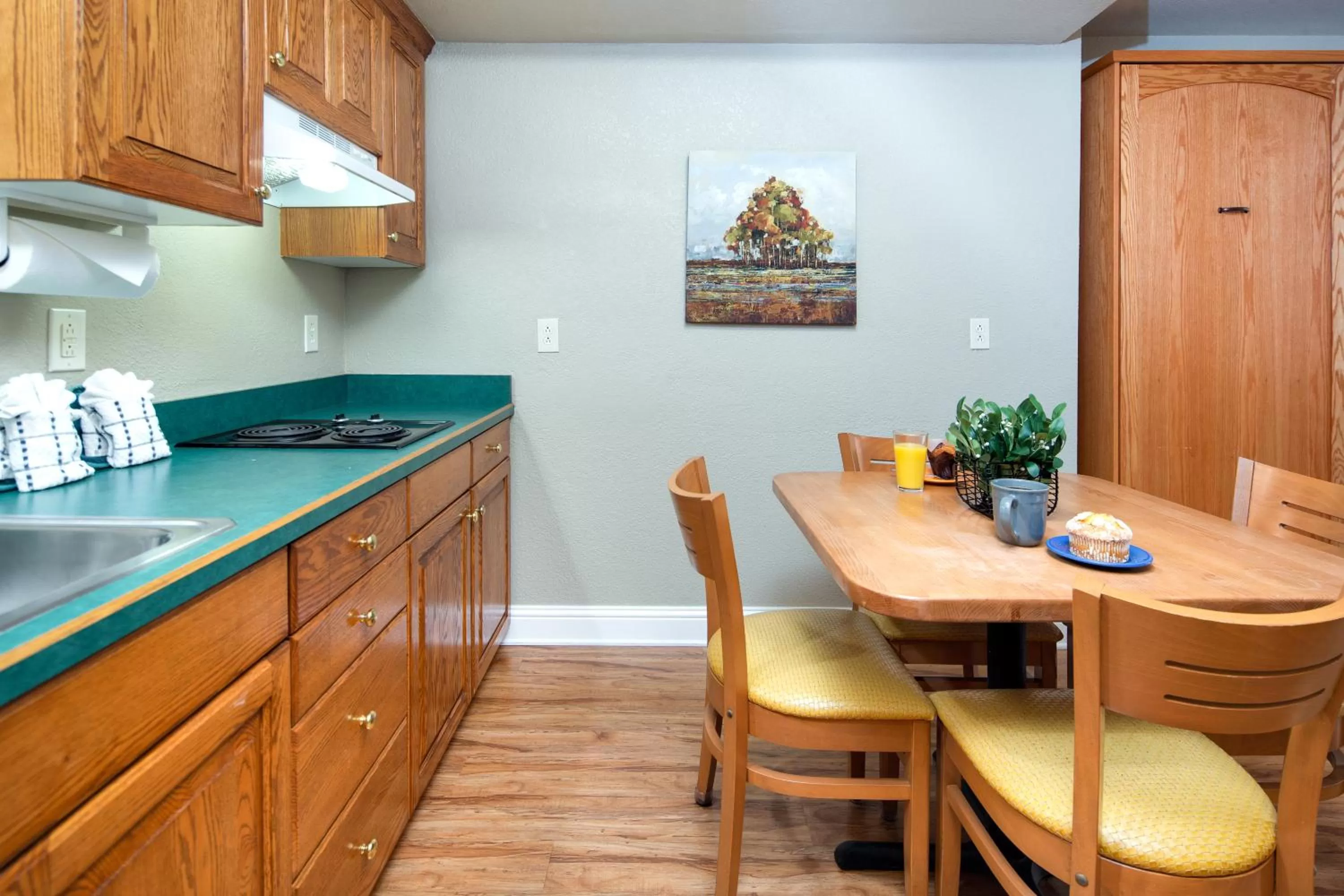Kitchen or kitchenette in Stratford Inn