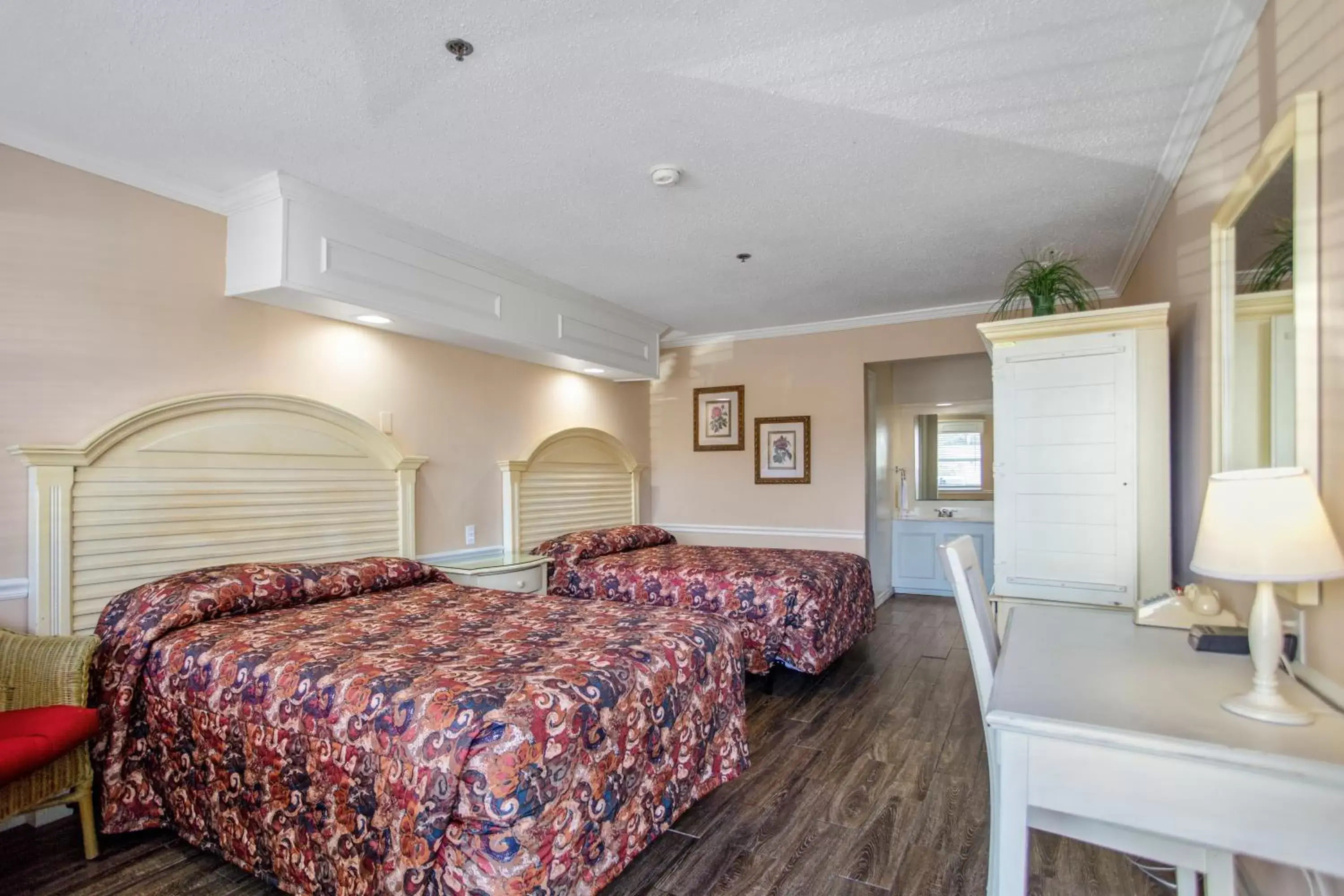 Bed in Edgewater Inn - Biloxi Beach Bed in Edgewater Inn - Biloxi Beach