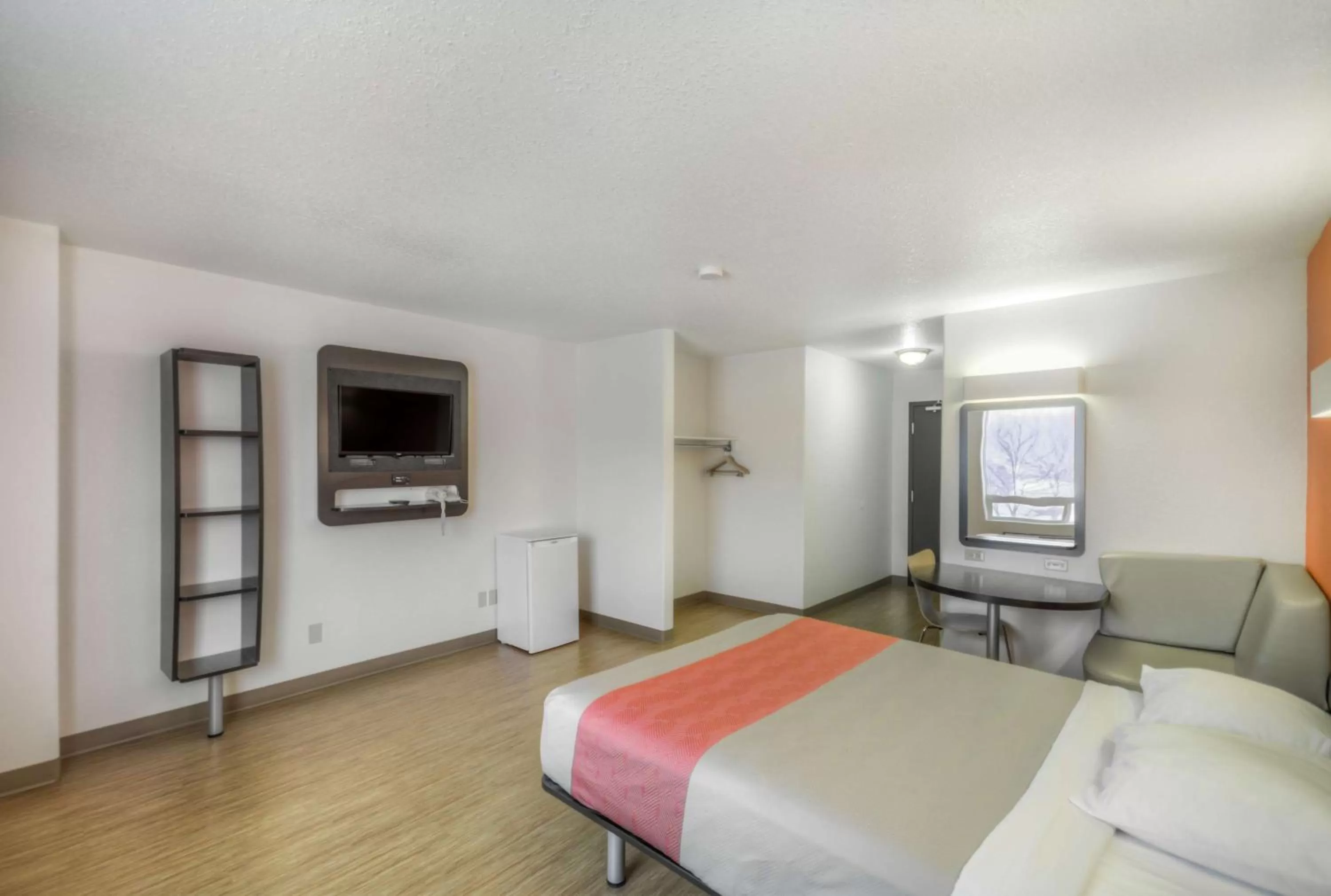 TV and multimedia, Bed in Motel 6-Regina, SK