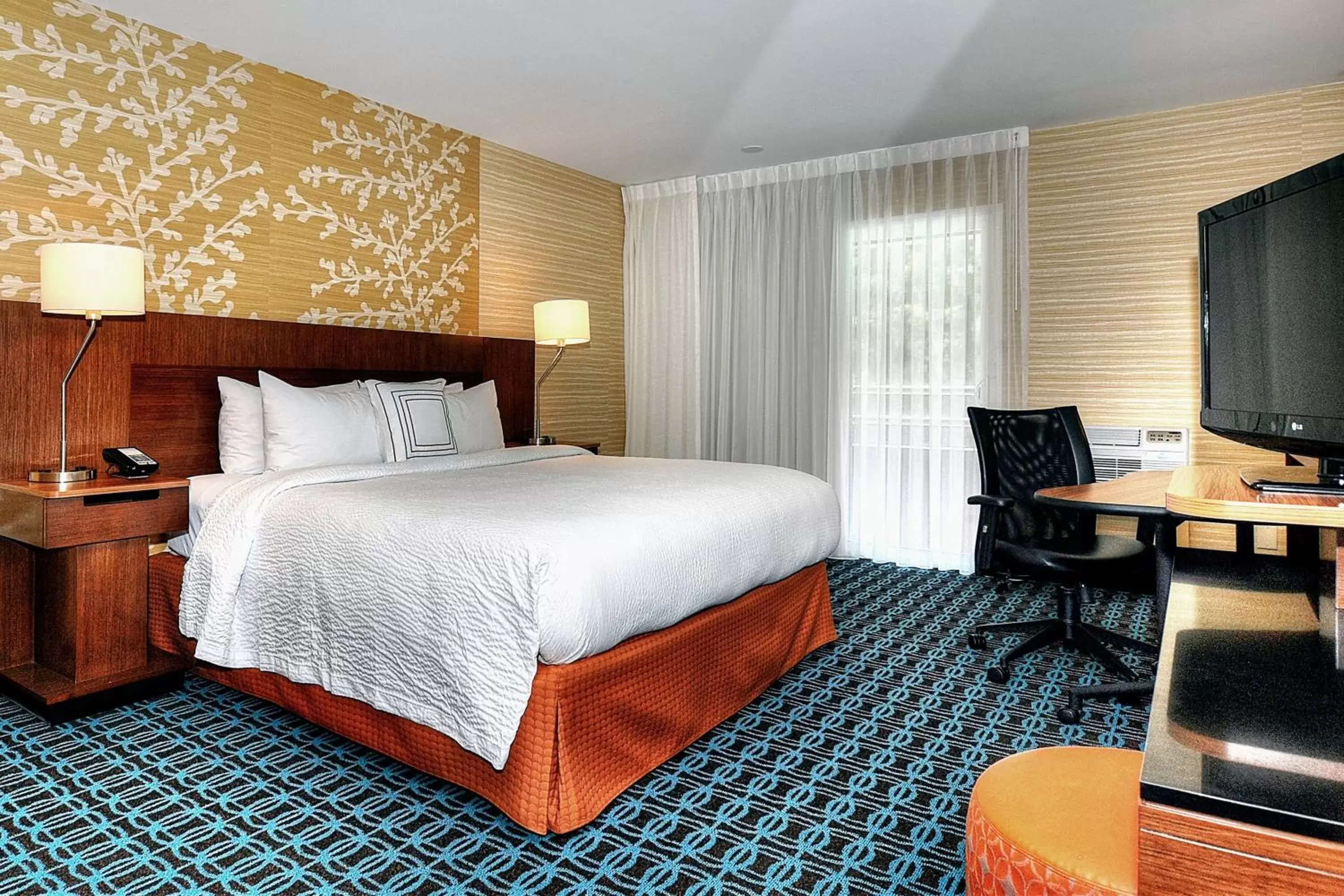 Swimming pool, Bed in Fairfield Inn & Suites by Marriott Los Angeles Rosemead