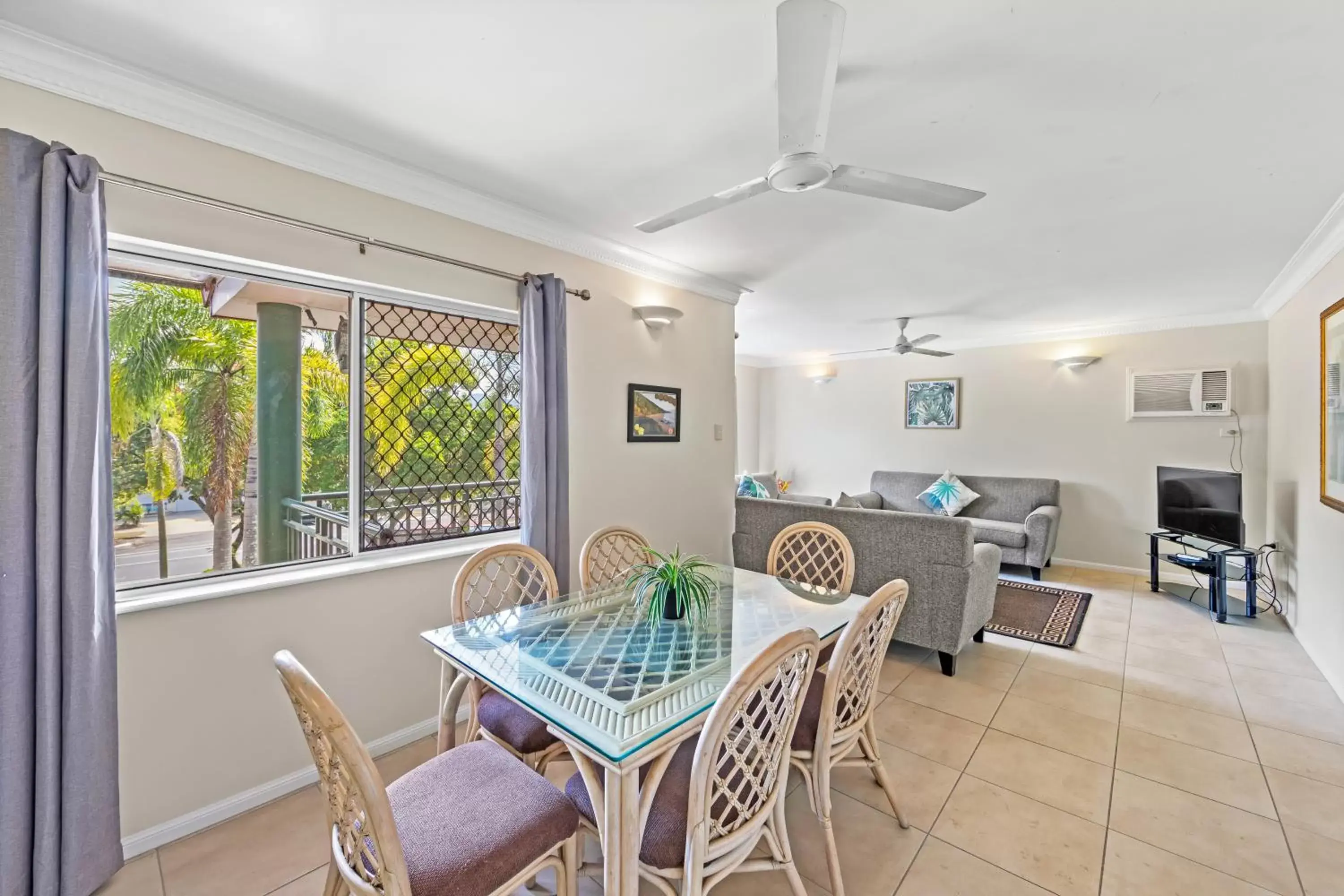 Dining Area in Koala Court Holiday Apartments