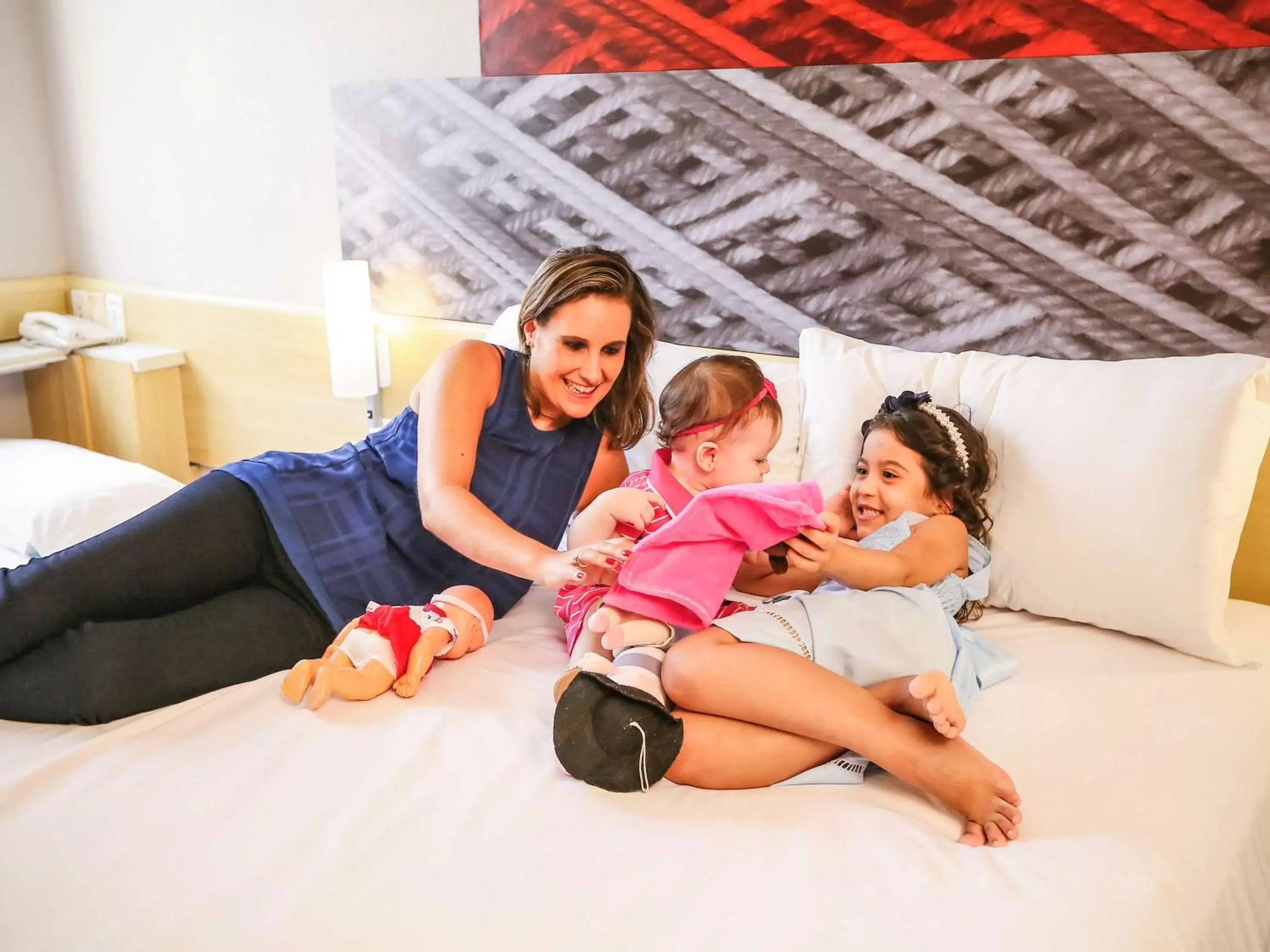 Photo of the whole room, Family in Ibis Maringa