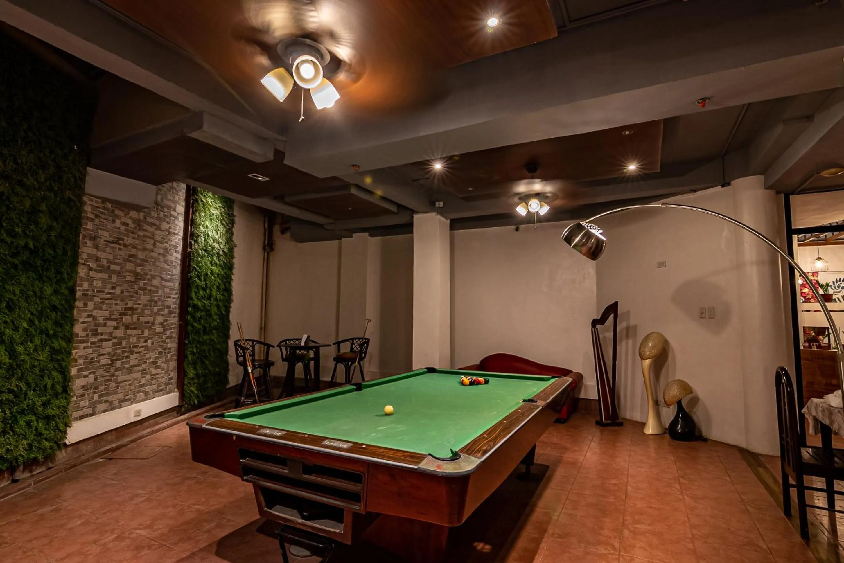 Billiard in Kiwi Hotel