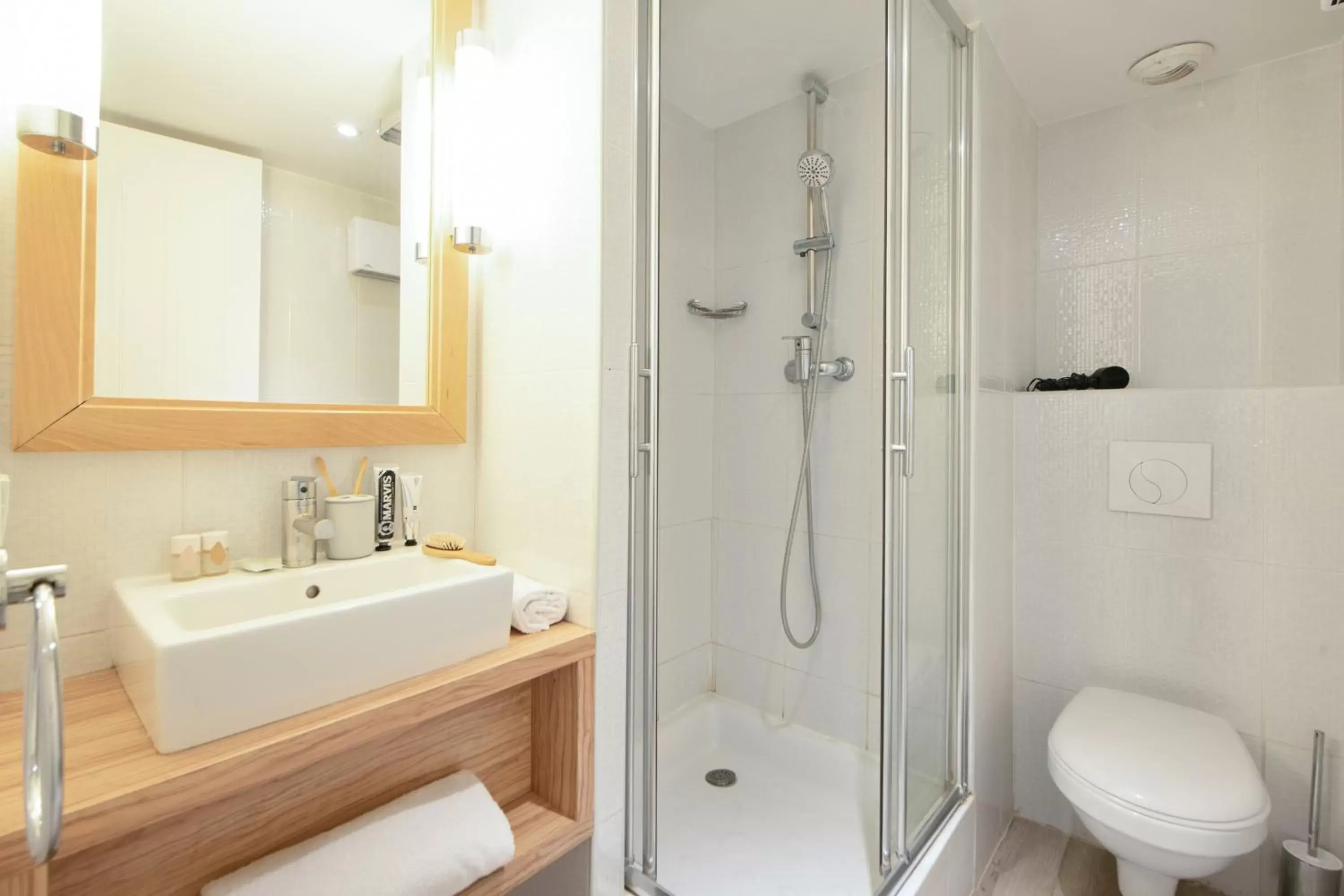 Shower, Bathroom in Résidence Pierre & Vacances Premium Port Prestige