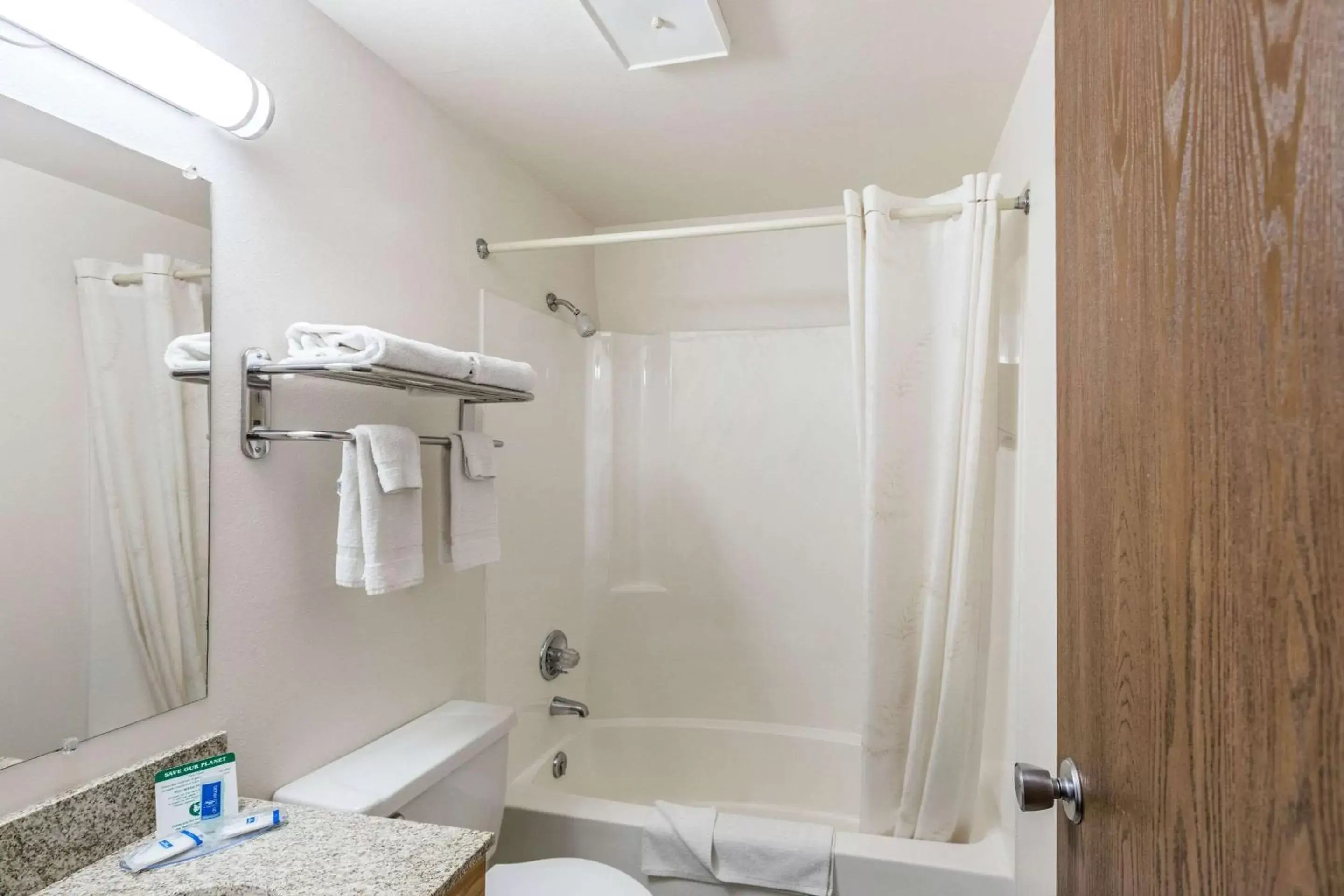 Photo of the whole room, Bathroom in Rodeway Inn Leadville