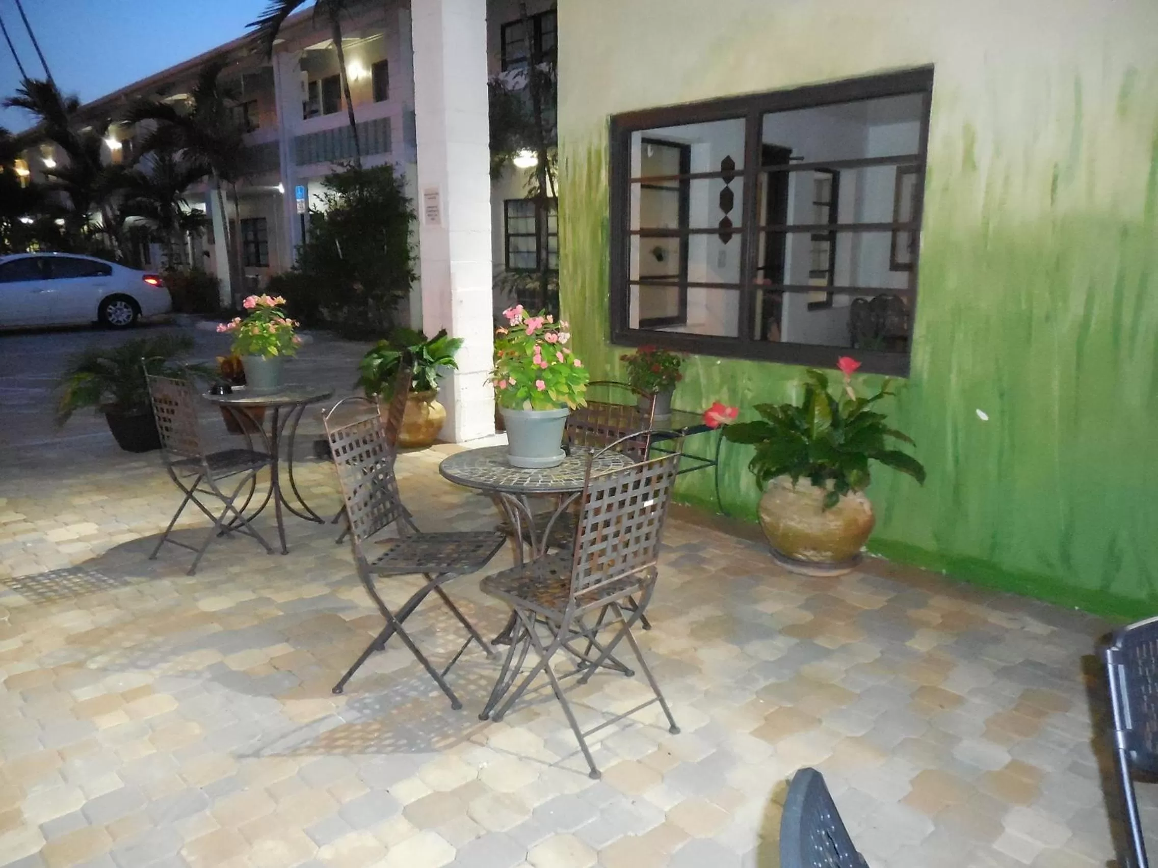 Decorative detail in Shalimar Motel