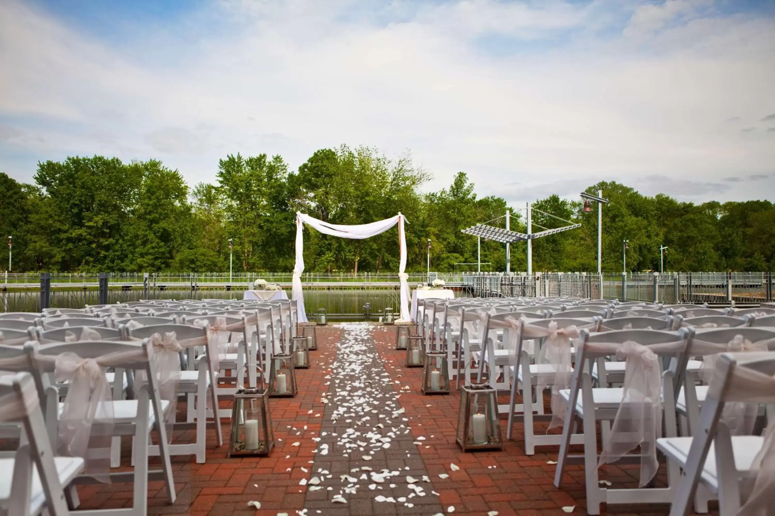 Patio, Restaurant/Places to Eat in Hyatt Regency Coralville