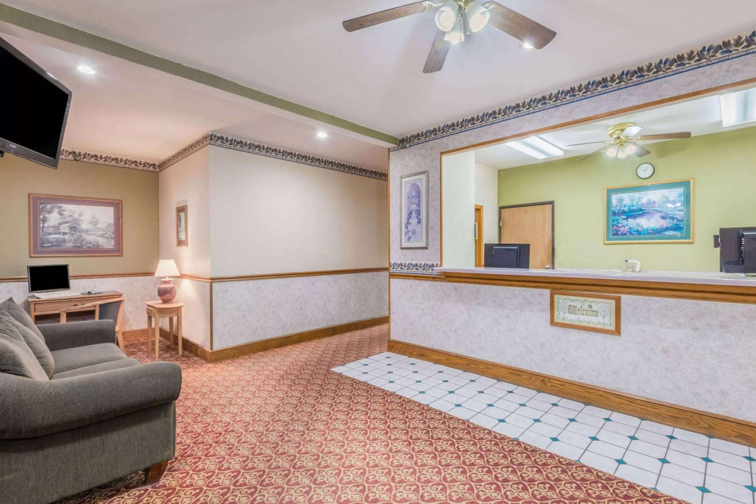 Lobby or reception in Super 8 by Wyndham Platte City Kansas City Area