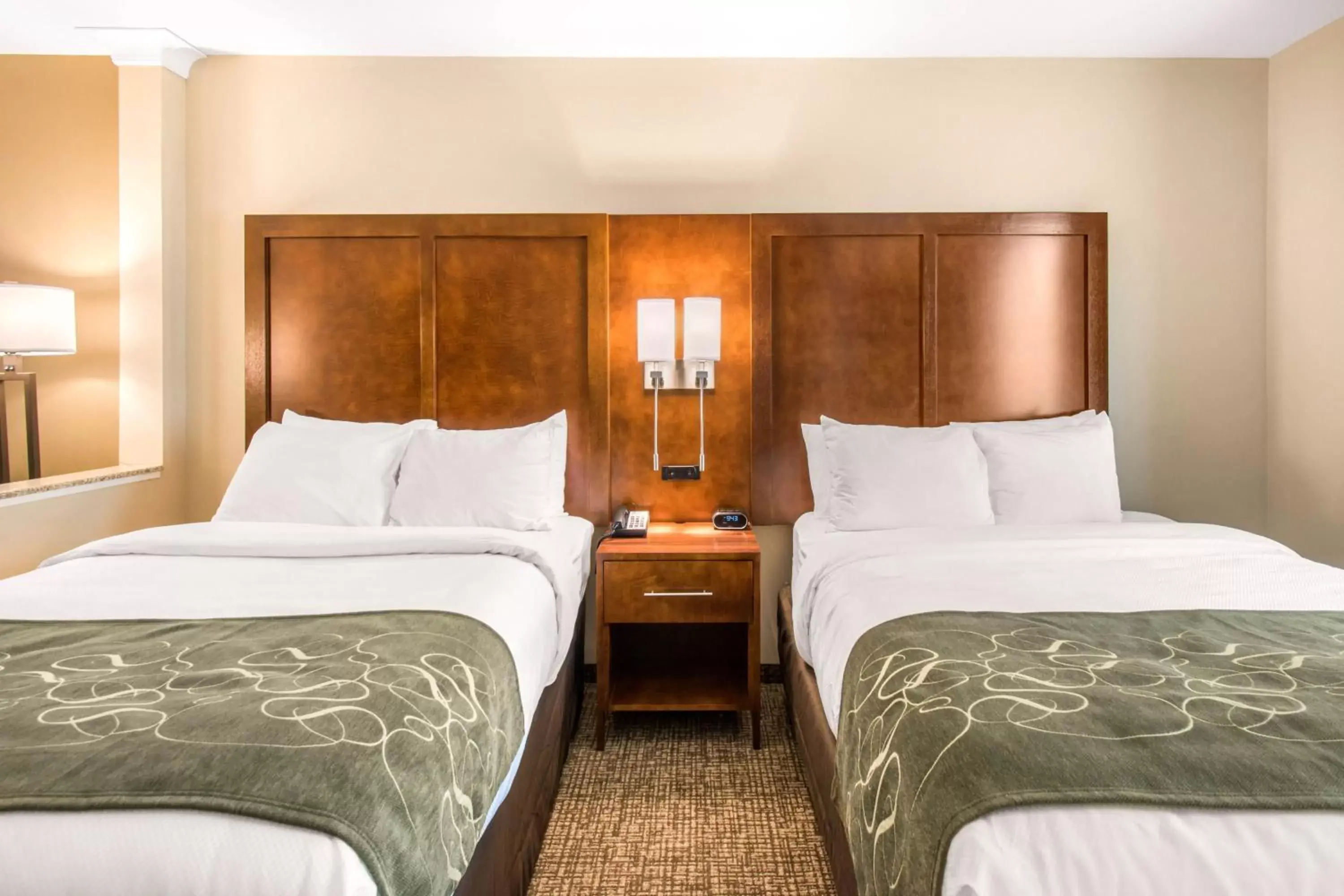 Bedroom, Bed in Comfort Suites Denver near Anschutz Medical Campus