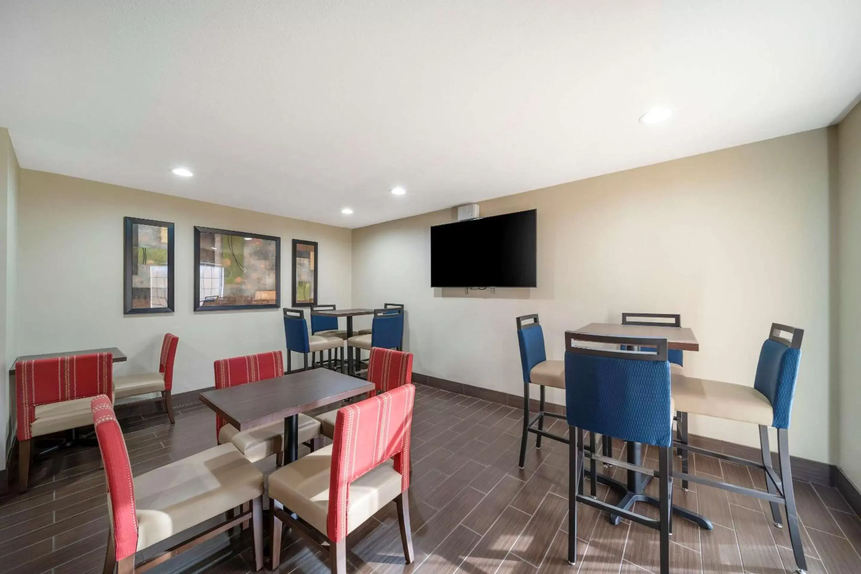 Breakfast, Restaurant/Places to Eat in Comfort Suites Red Bluff near I-5