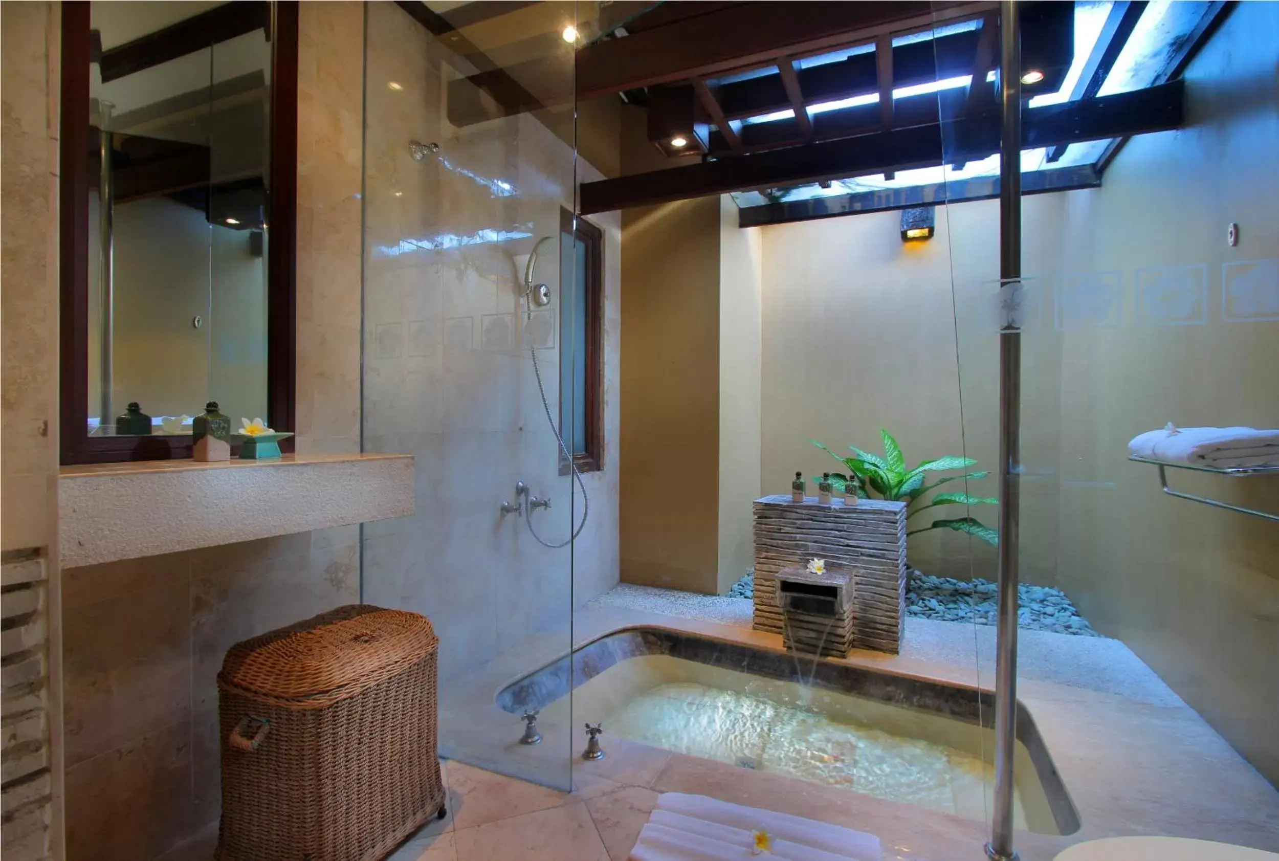 Shower, Bathroom in AlamKulkul Boutique Resort