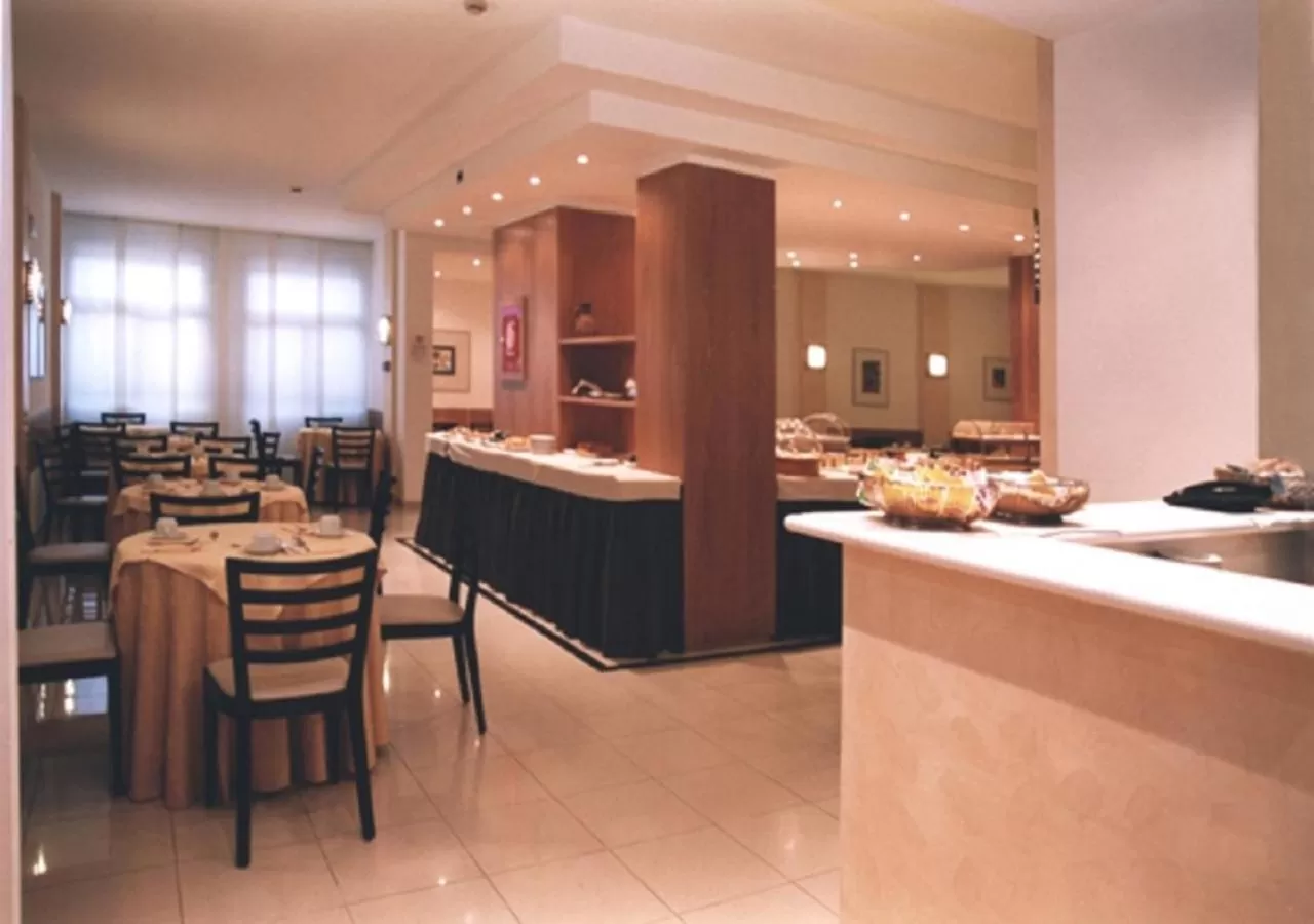 Buffet breakfast in Cardano Hotel Malpensa