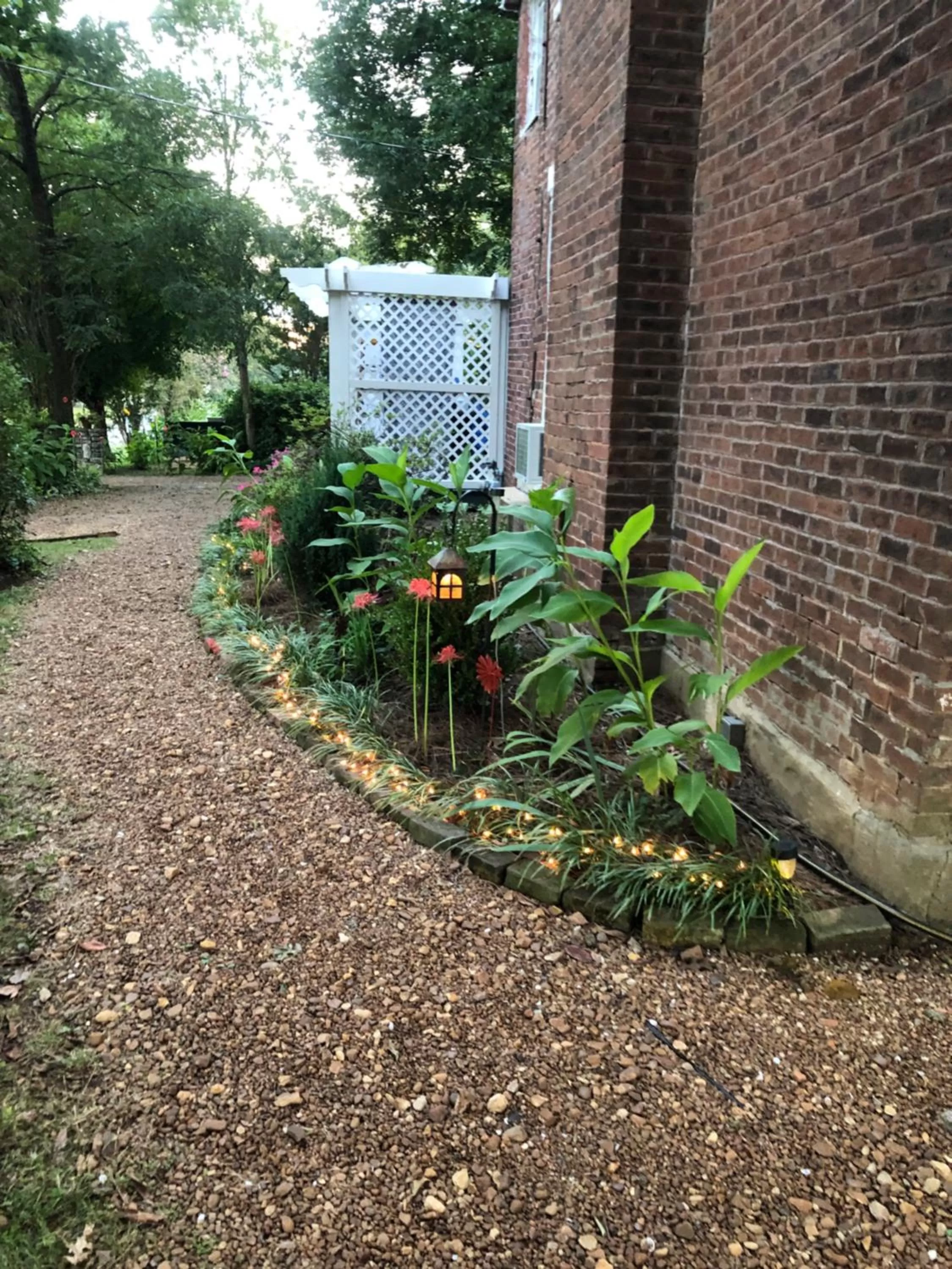 Garden in Belmont Inn