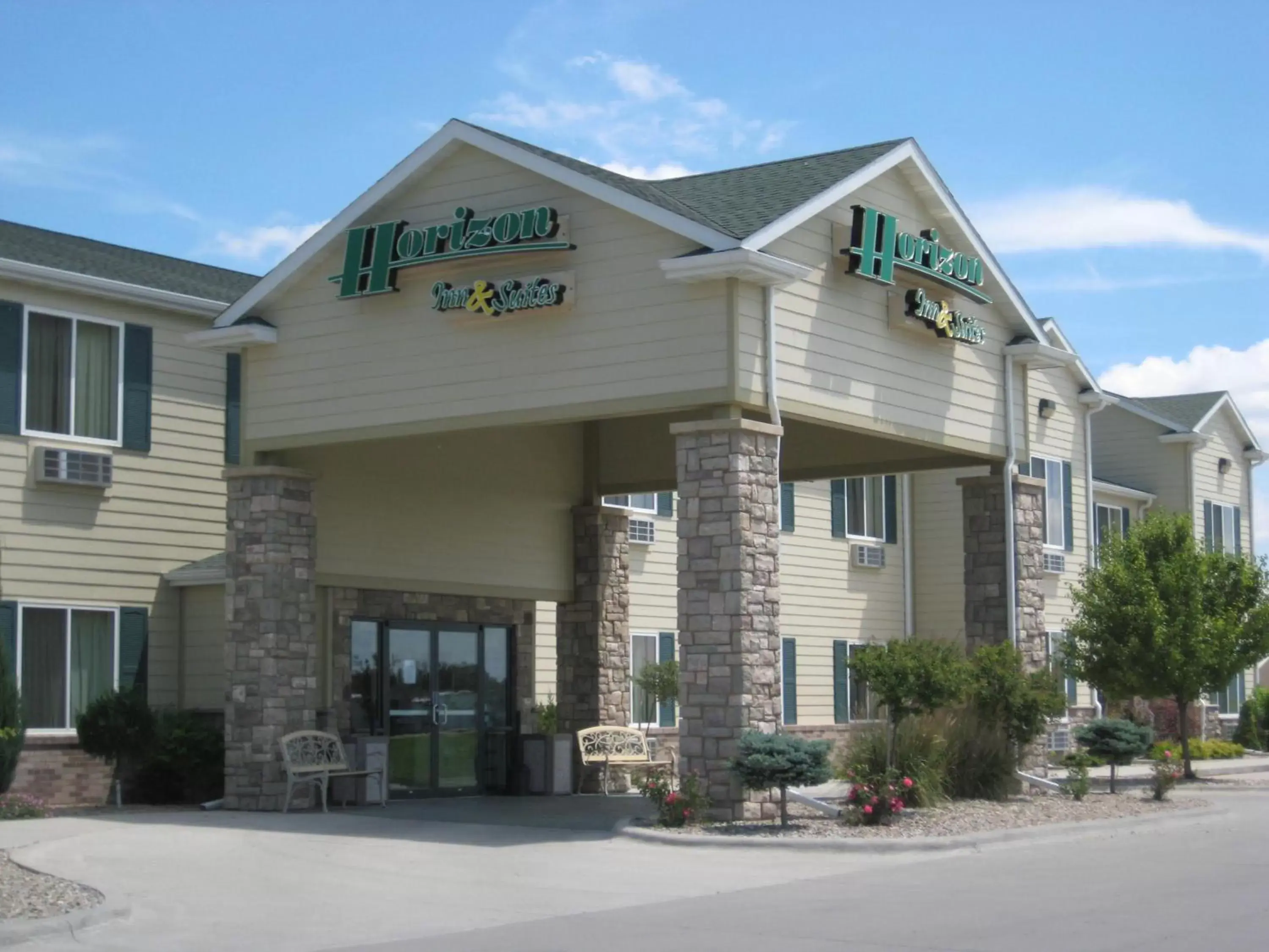 Facade/entrance, Property Building in Horizon Inn & Suites