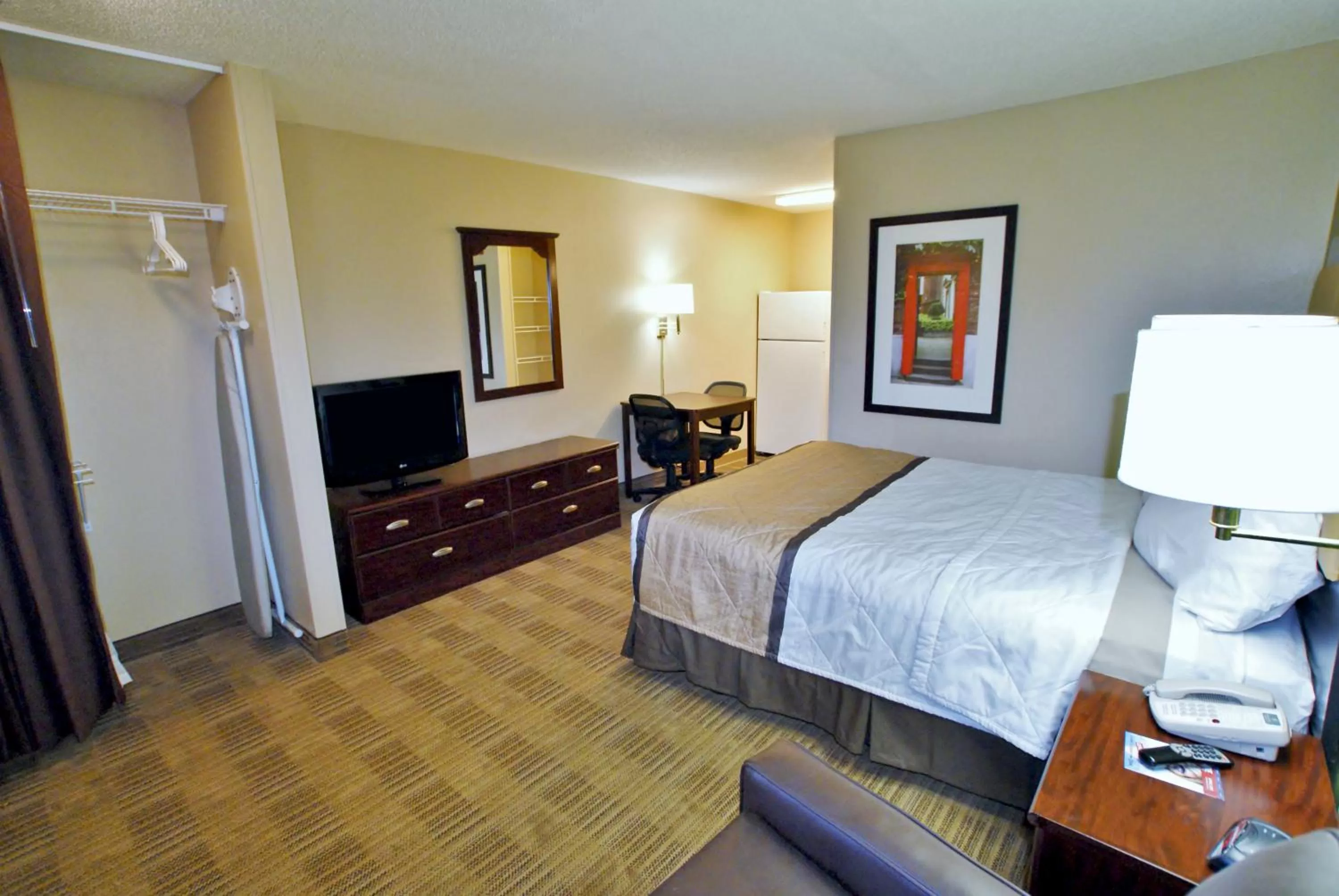 Bed in Extended Stay America Select Suites - Newport News - Oyster Point