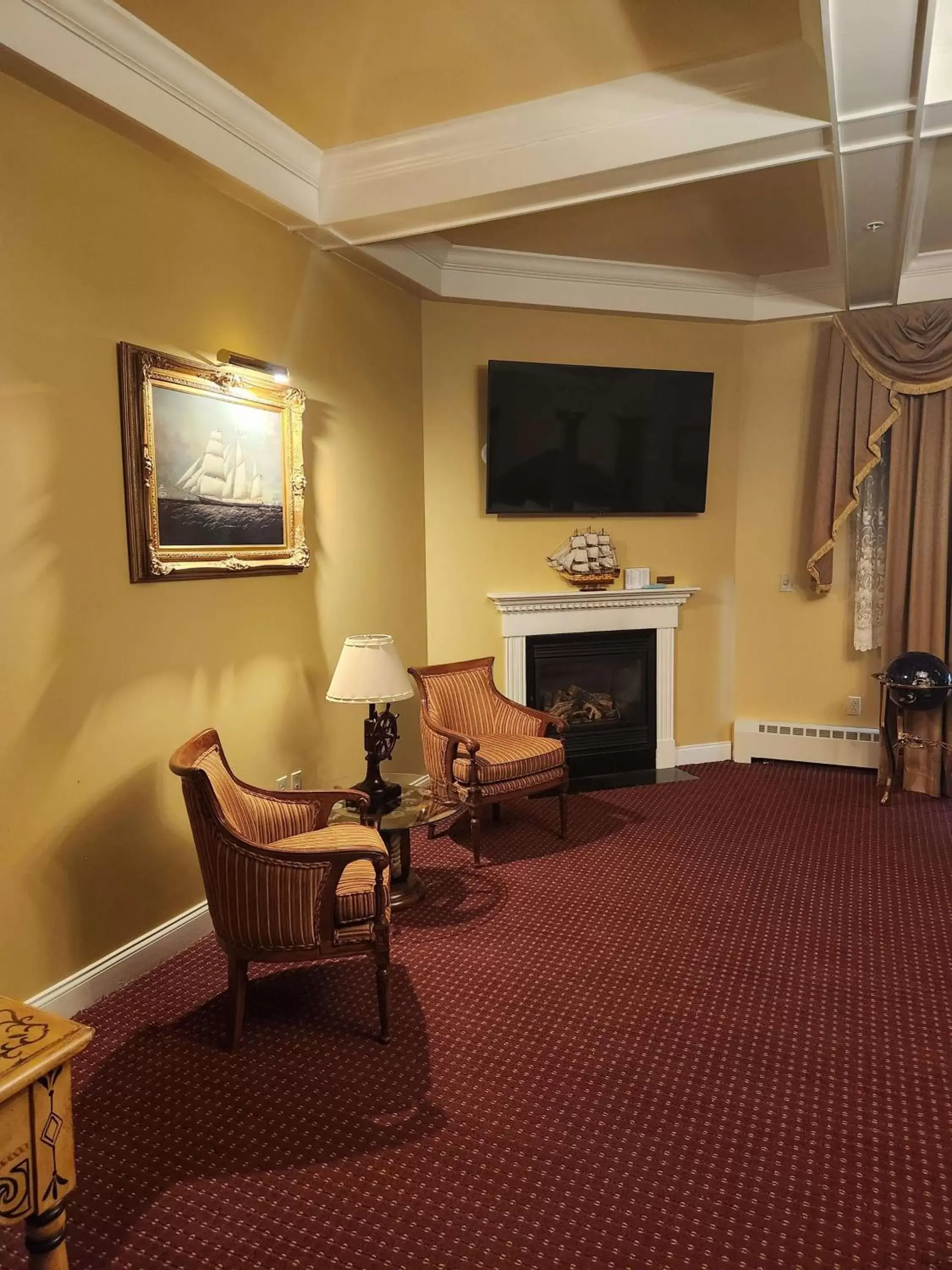 Bedroom, TV/Entertainment Center in Best Western White House Inn