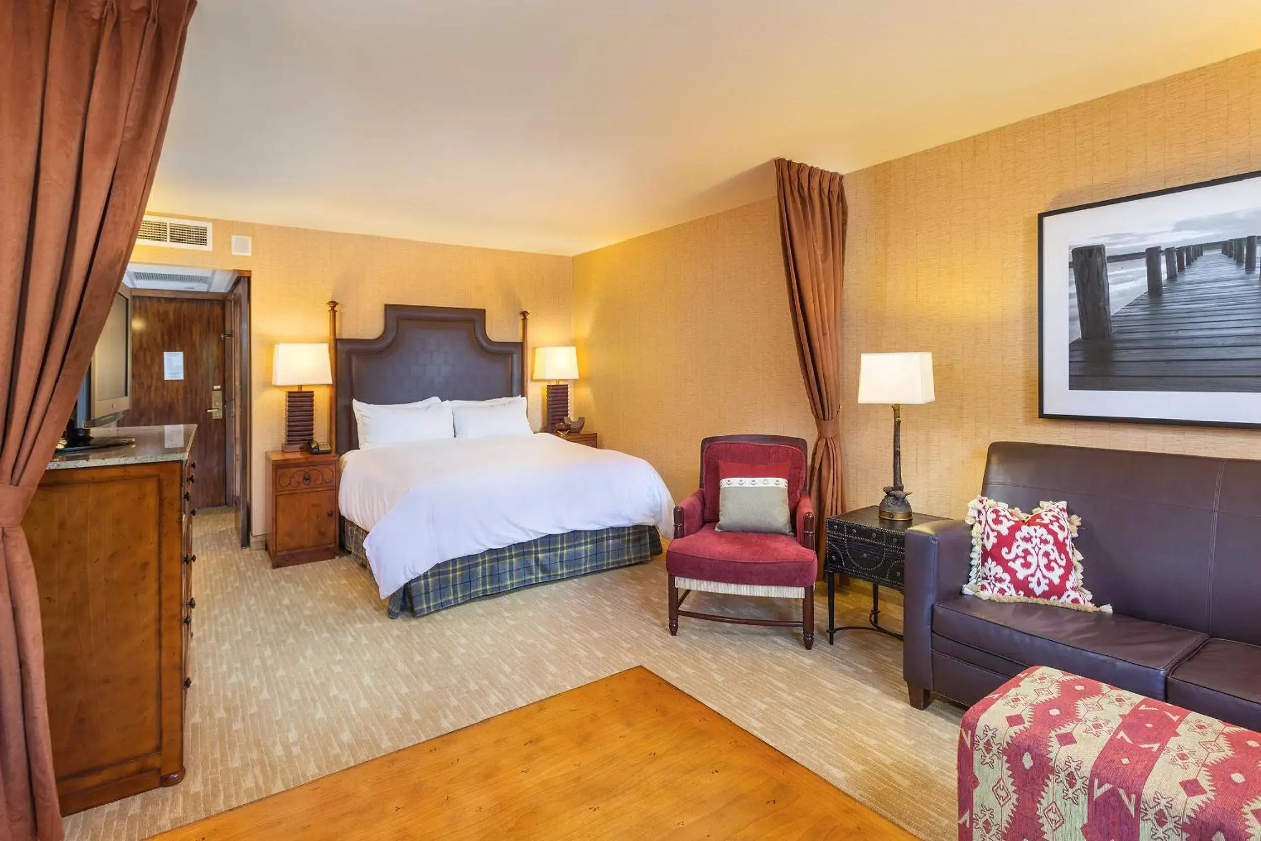 Bed in Lake Arrowhead Resort & Spa
