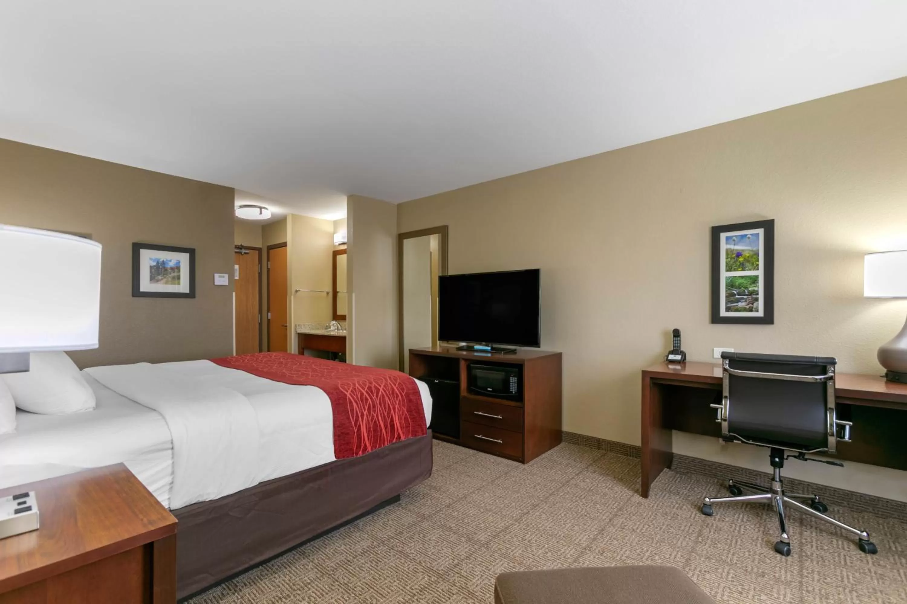 King Suite - Accessible/Non-Smoking in Comfort Inn Near University of Wyoming