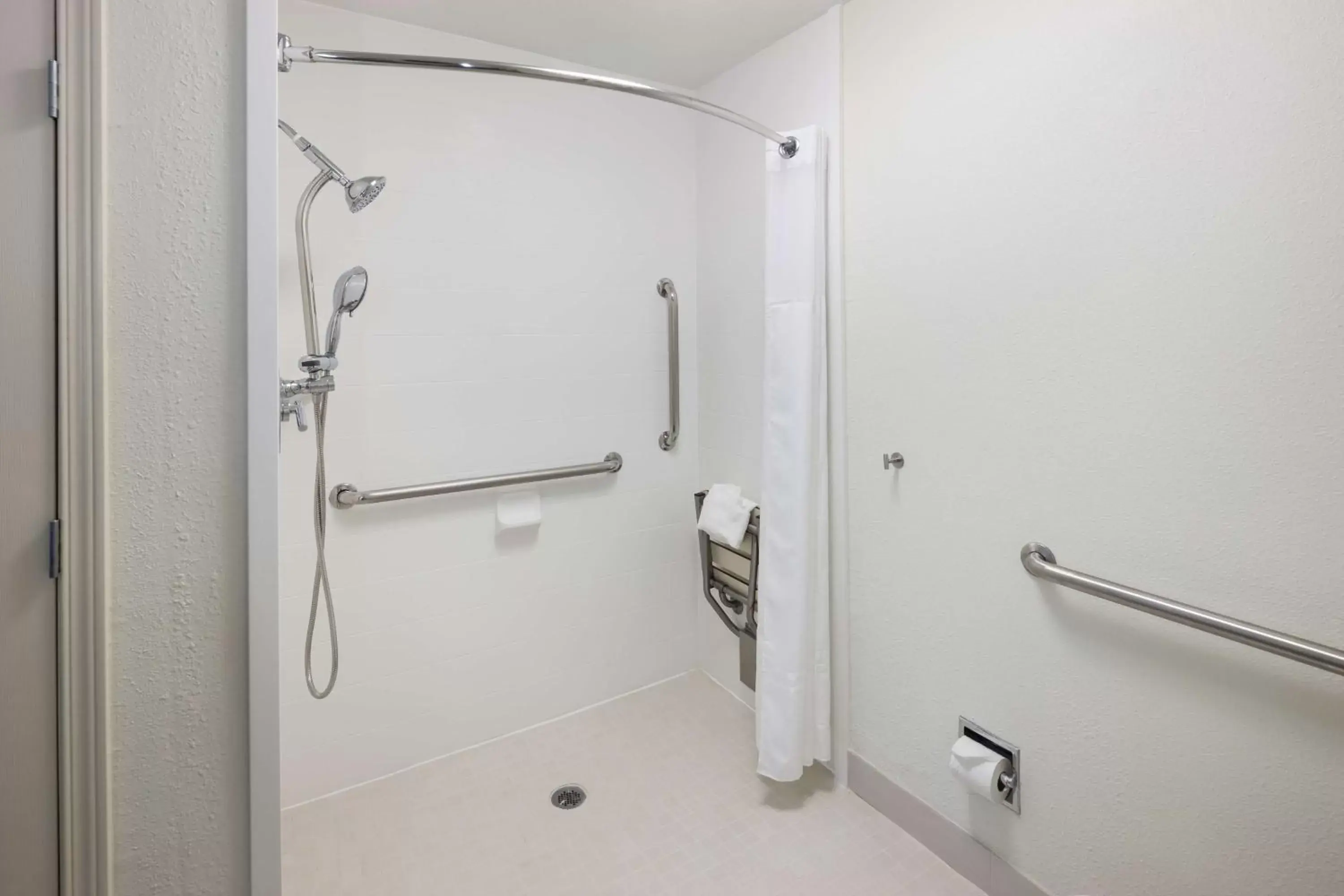 Bathroom in Homewood Suites by Hilton Seattle-Tacoma Airport/Tukwila