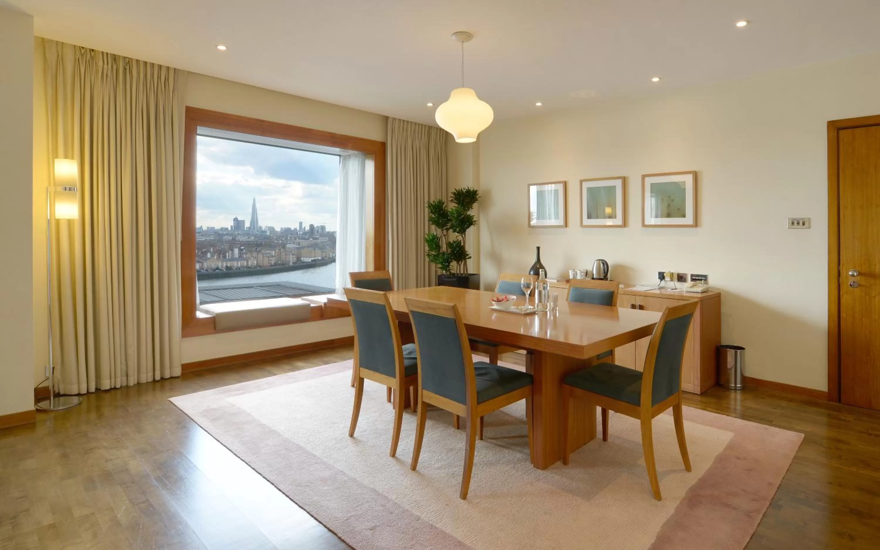 Dining area in Canary Riverside Plaza Hotel