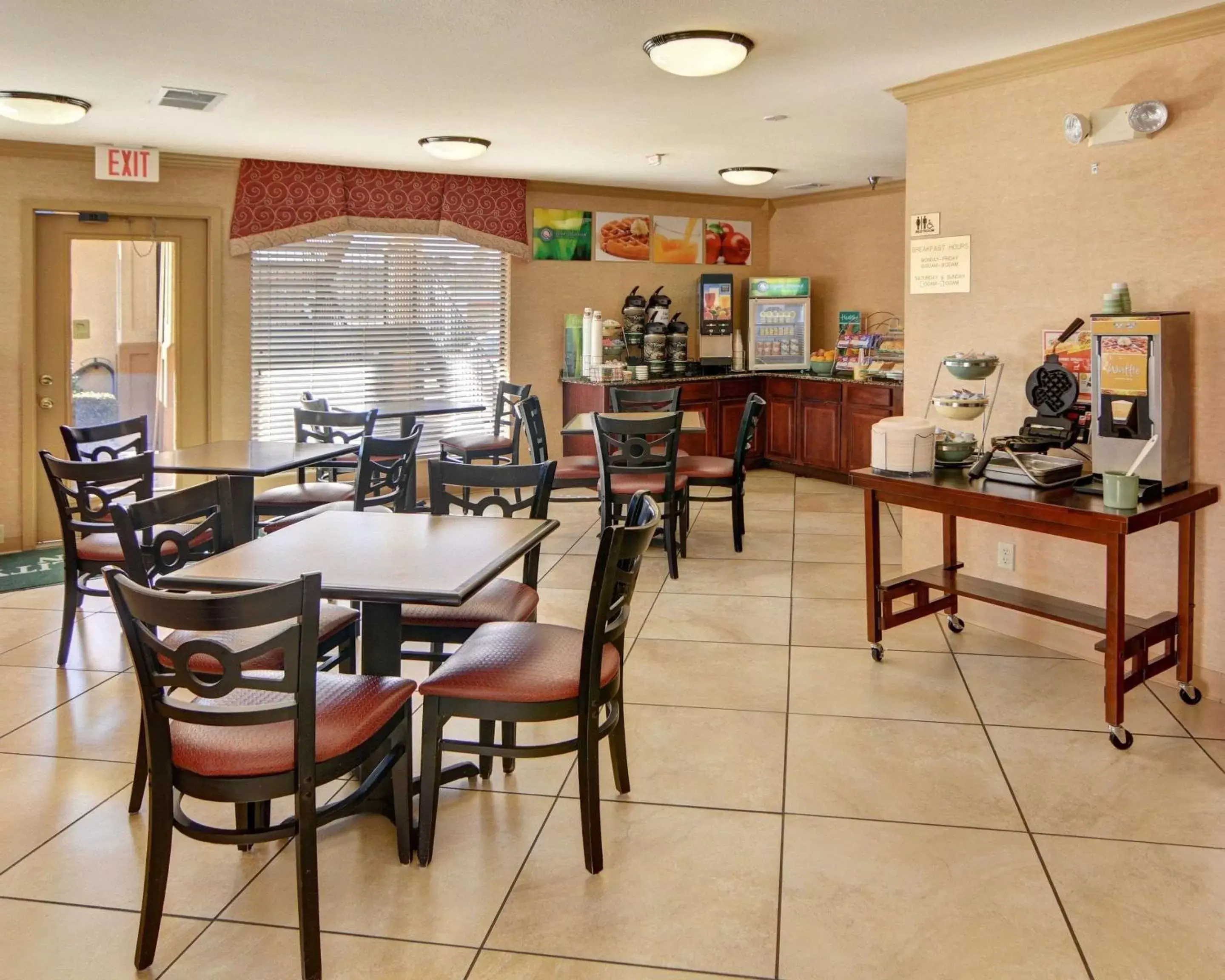 Restaurant/Places to Eat in Quality Inn Marshall