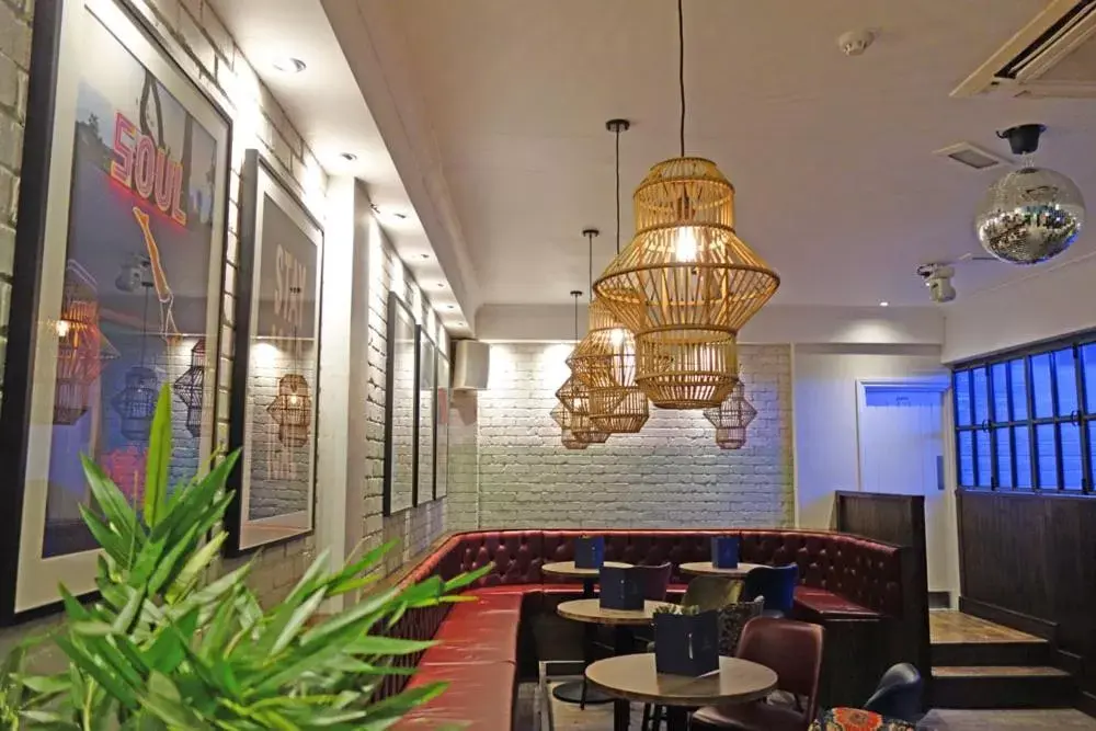 Lounge or bar, Restaurant/Places to Eat in The Townhouse Sutton