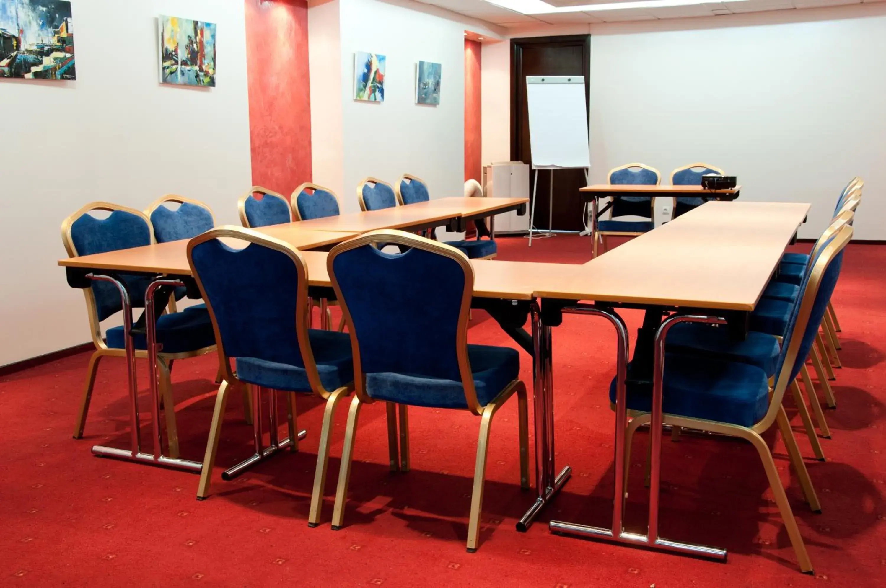 Business facilities in Hotel Rapsodia City Center