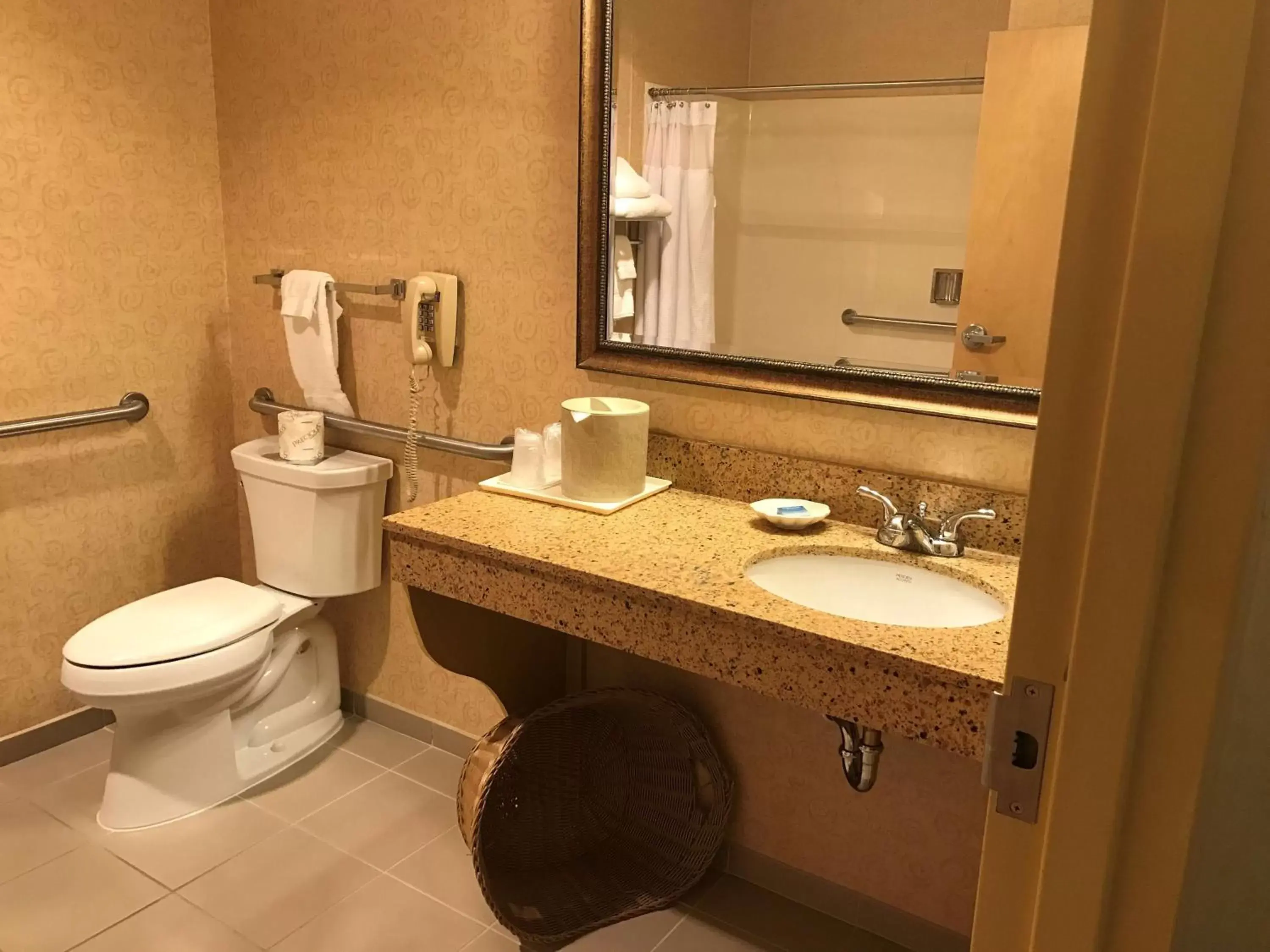 Bathroom in Best Western PLUS Revere Inn & Suites