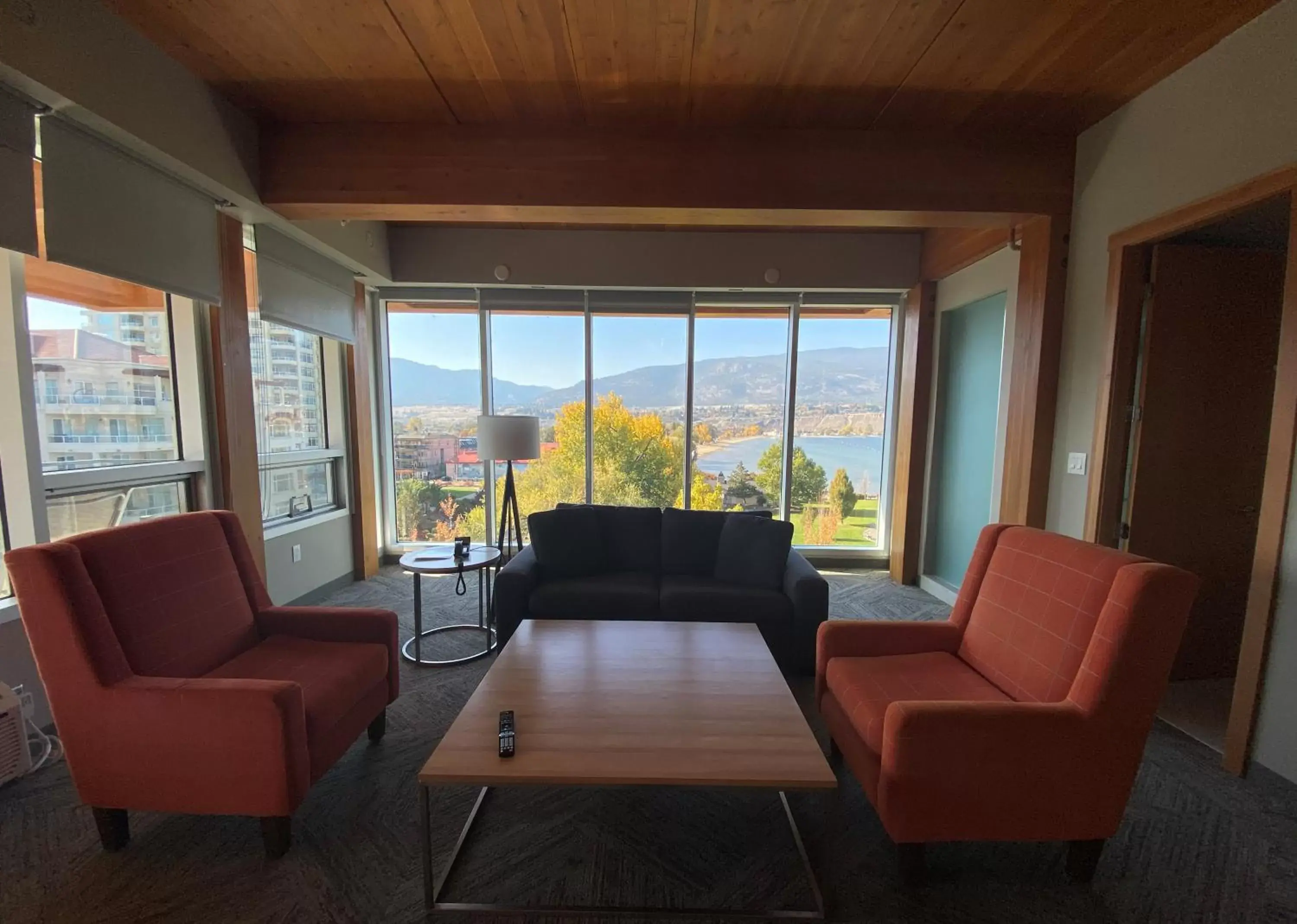 Living room, Seating Area in Penticton Lakeside Resort