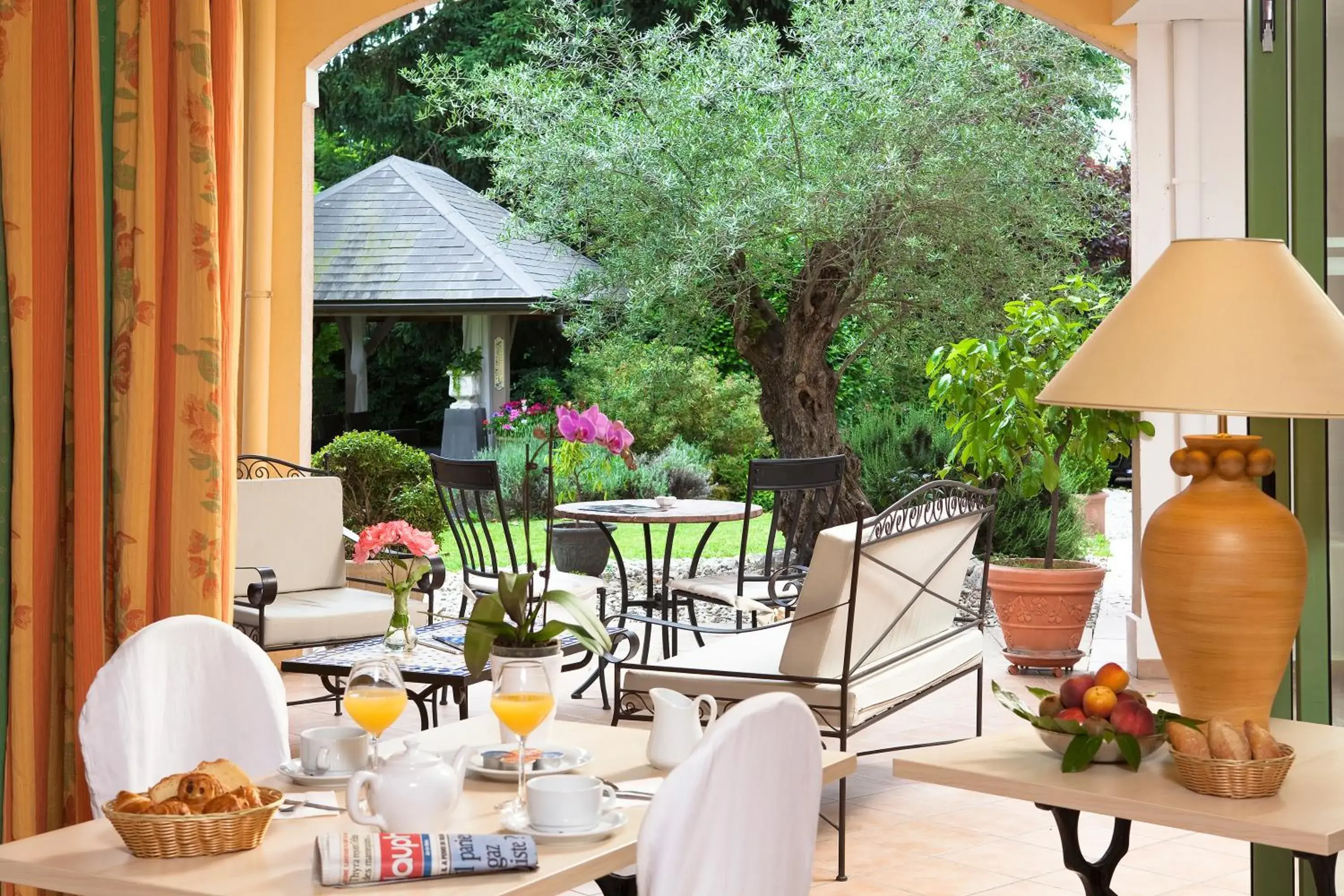 Breakfast, Restaurant/Places to Eat in Logis Auberge Saint Simond