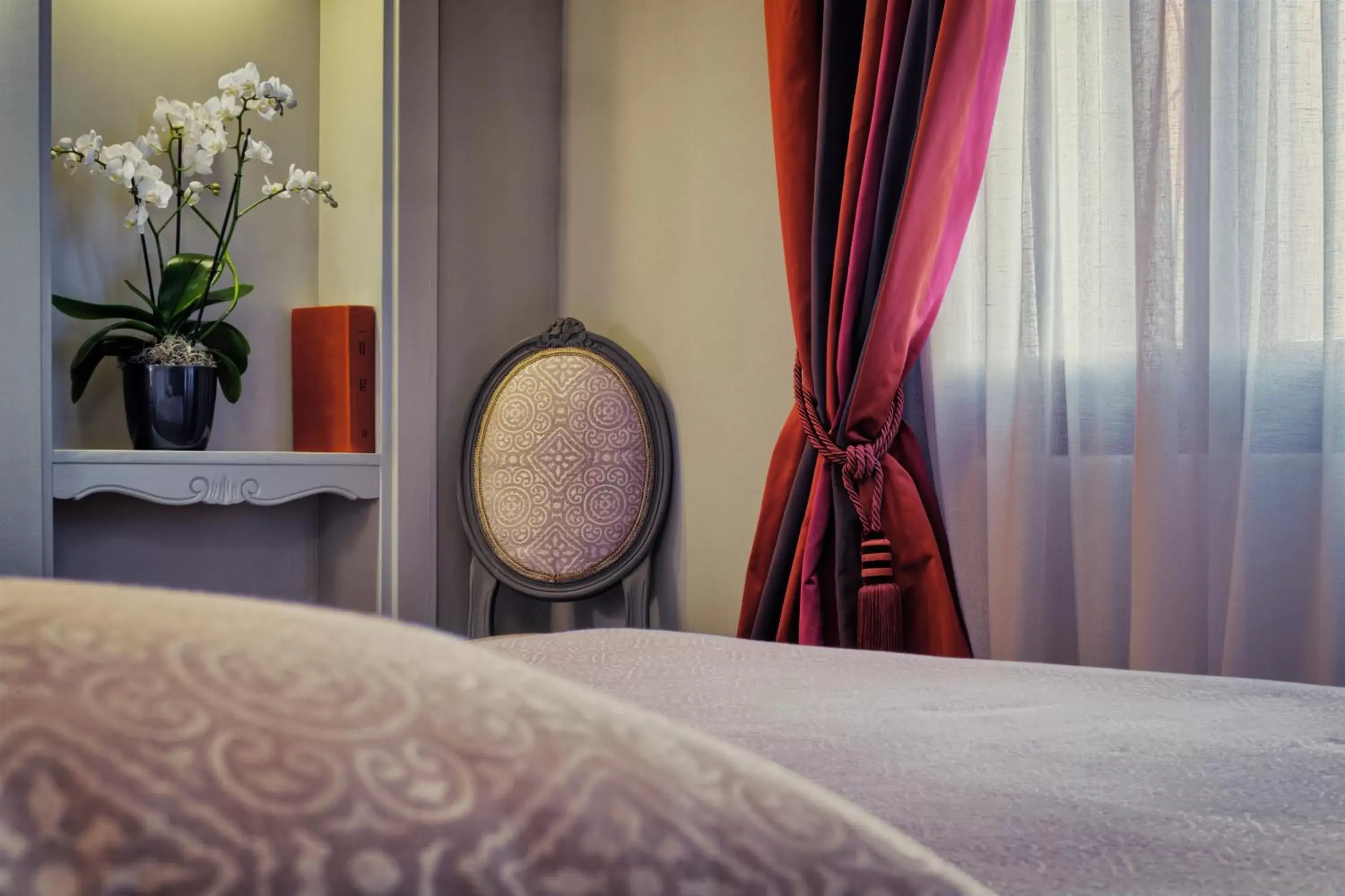 Decorative detail, Bed in Locanda Fiorita