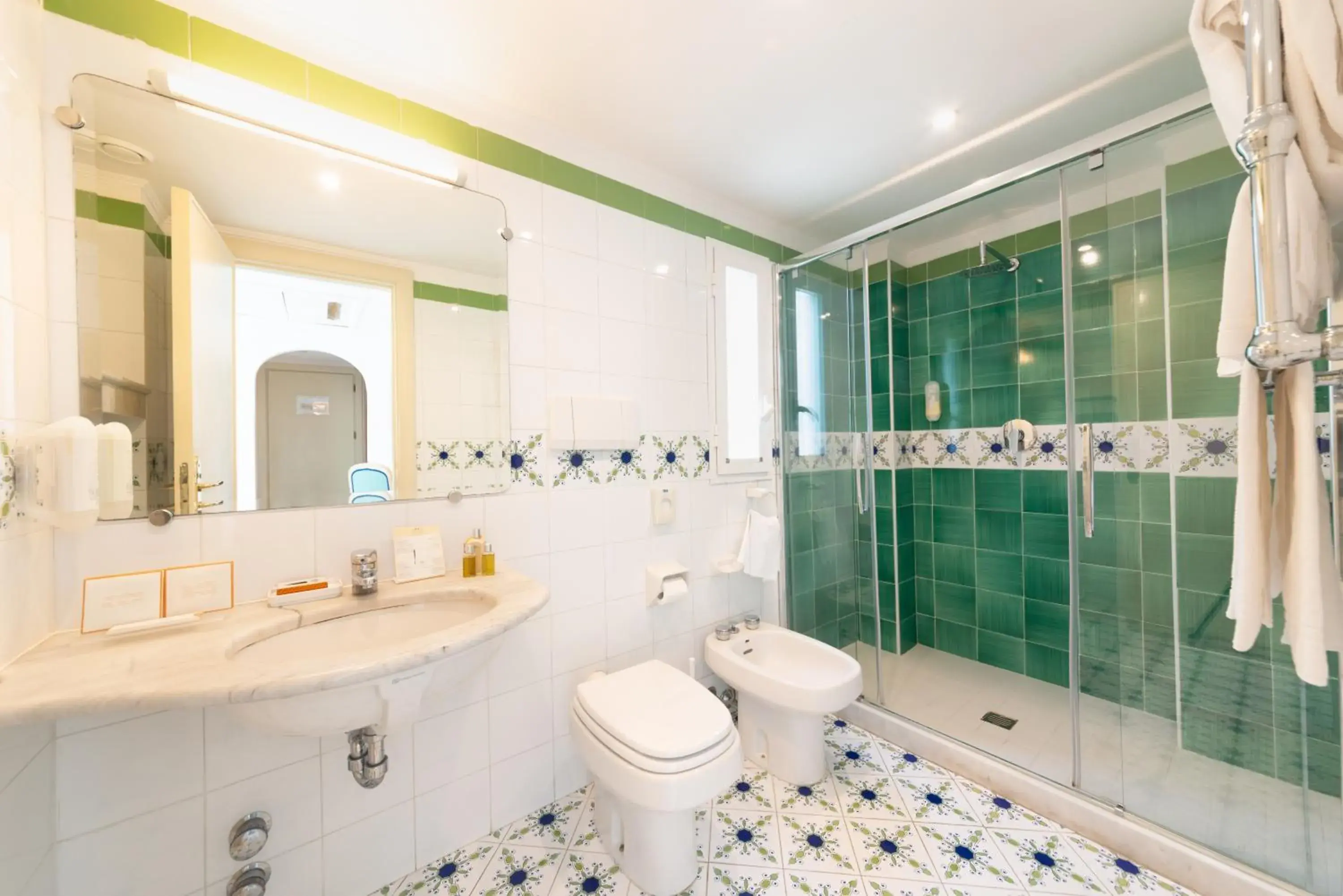 Bathroom in Hotel Continental Ischia